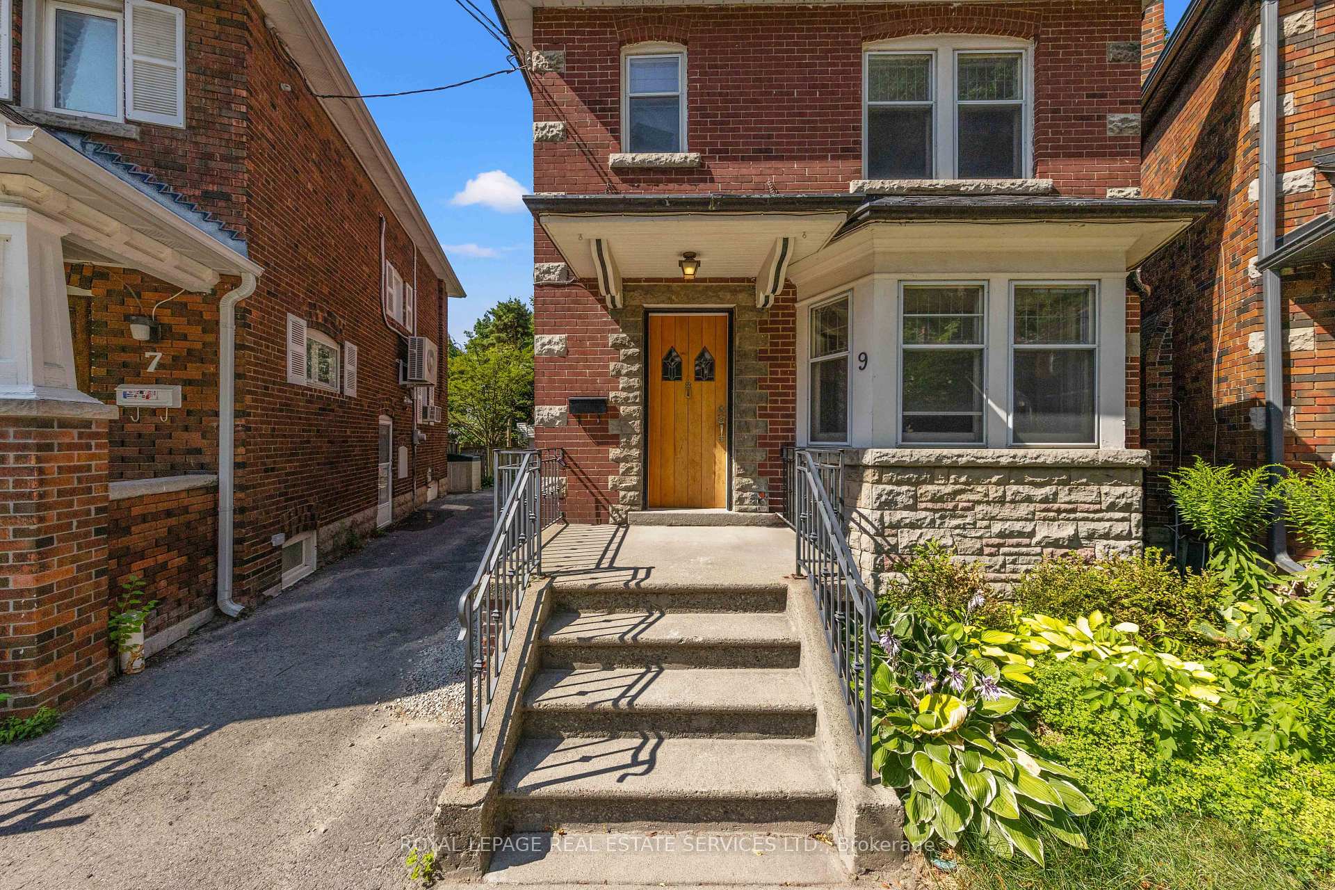 Photo 2 of 9 Duplex Crescent, Toronto, Yonge-Eglinton — HOMEH