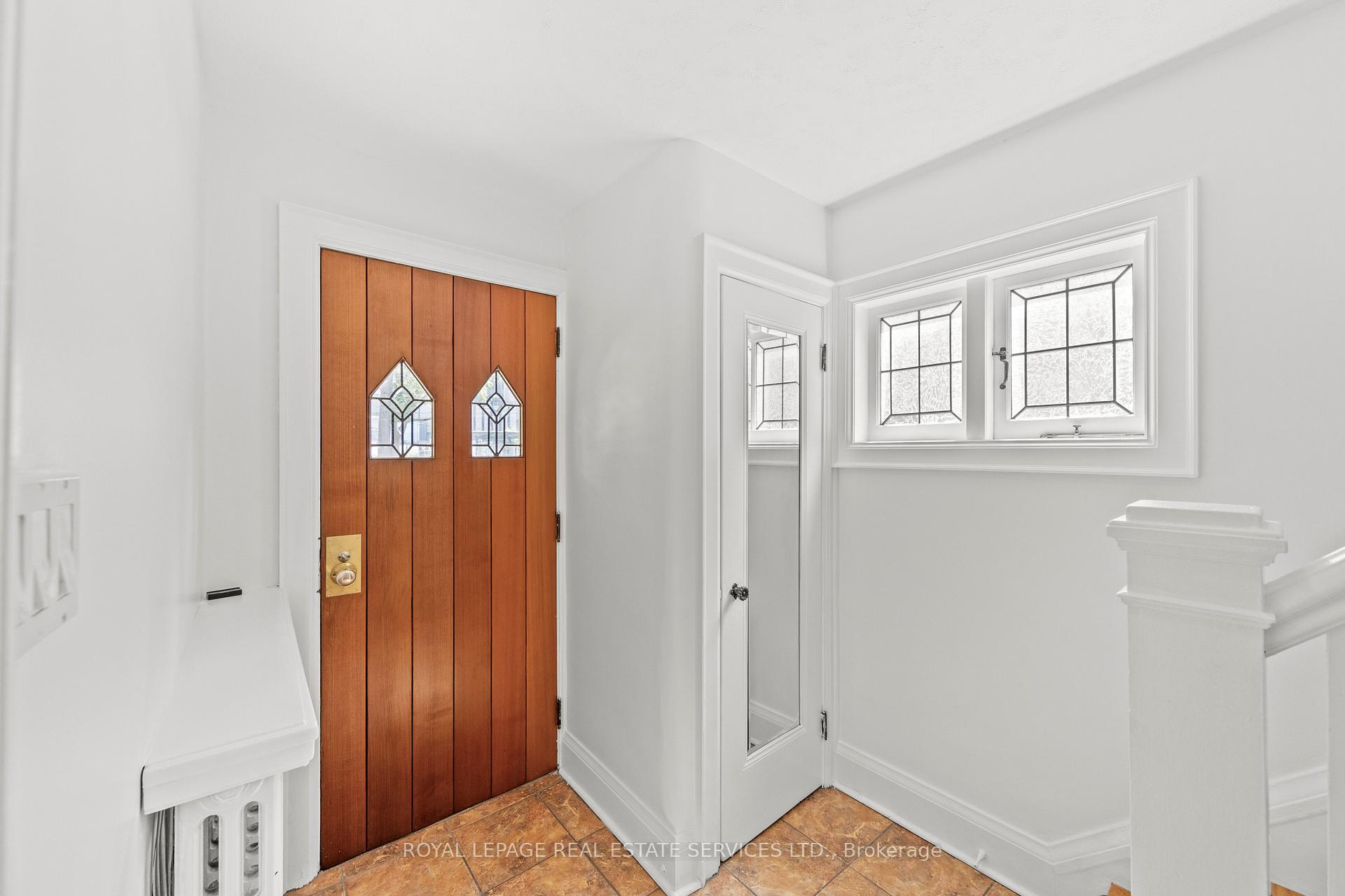 Photo 3 of 9 Duplex Crescent, Toronto, Yonge-Eglinton — HOMEH