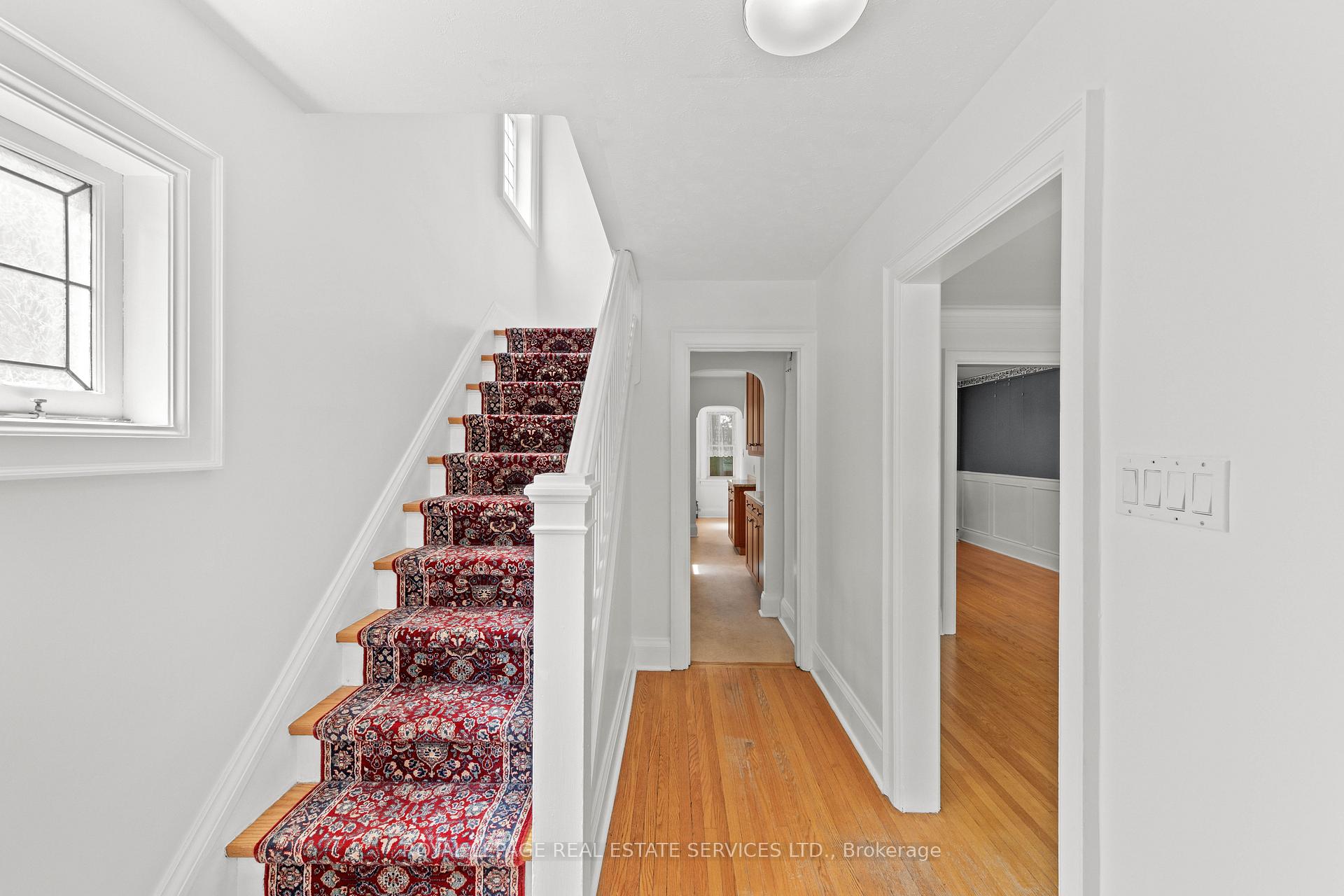 Photo 4 of 9 Duplex Crescent, Toronto, Yonge-Eglinton — HOMEH