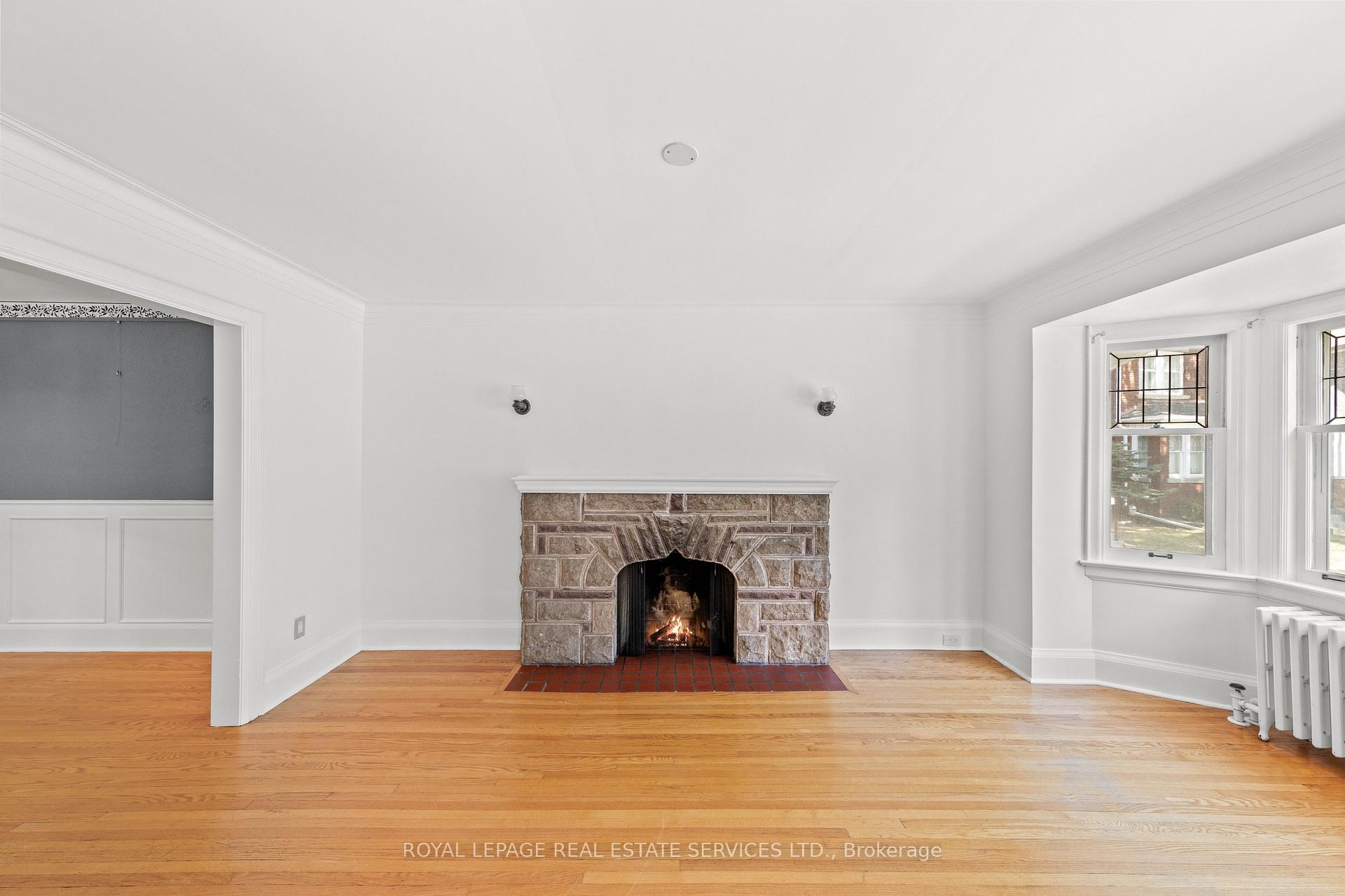 Photo 5 of 9 Duplex Crescent, Toronto, Yonge-Eglinton — HOMEH