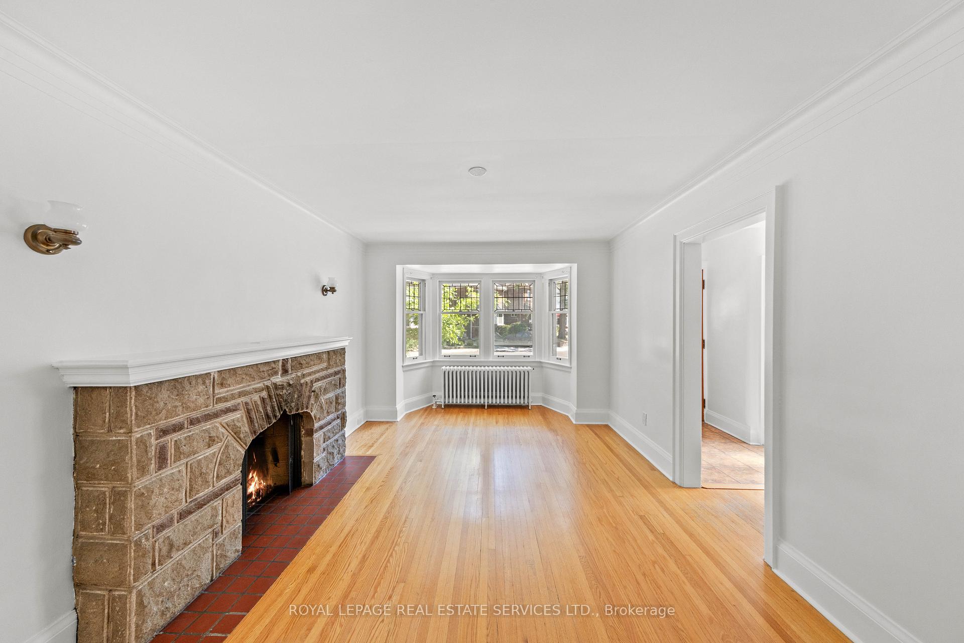 Photo 7 of 9 Duplex Crescent, Toronto, Yonge-Eglinton — HOMEH