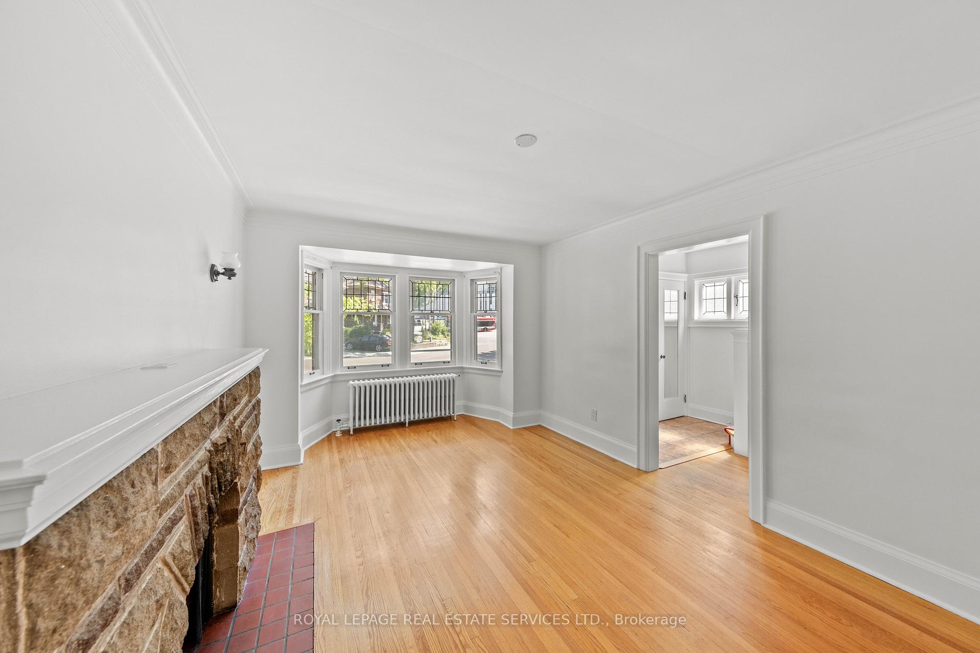 Photo 8 of 9 Duplex Crescent, Toronto, Yonge-Eglinton — HOMEH