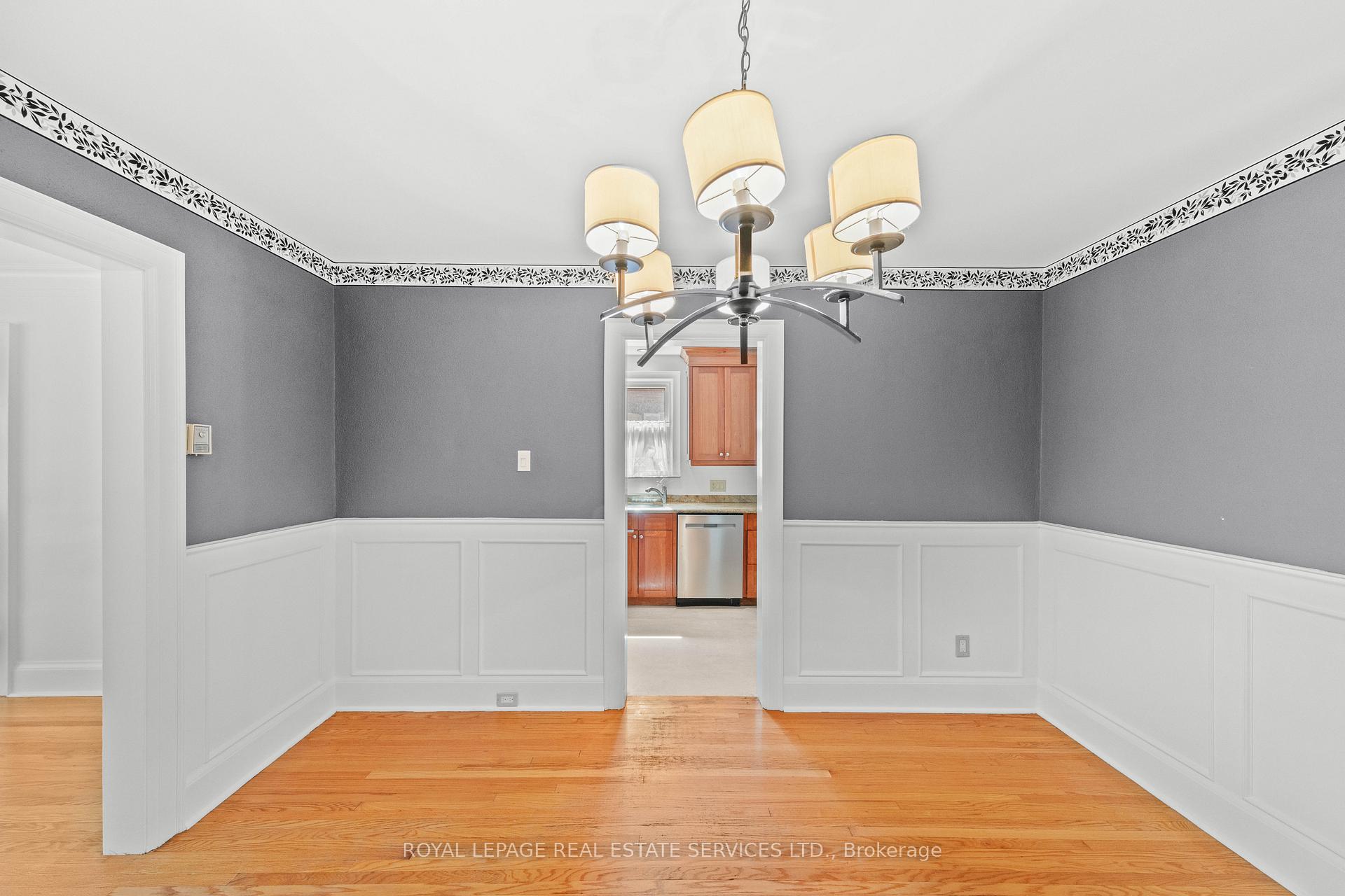 Photo 15 of 9 Duplex Crescent, Toronto, Yonge-Eglinton — HOMEH
