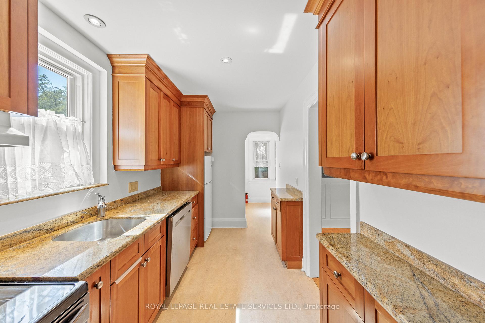 Photo 18 of 9 Duplex Crescent, Toronto, Yonge-Eglinton — HOMEH