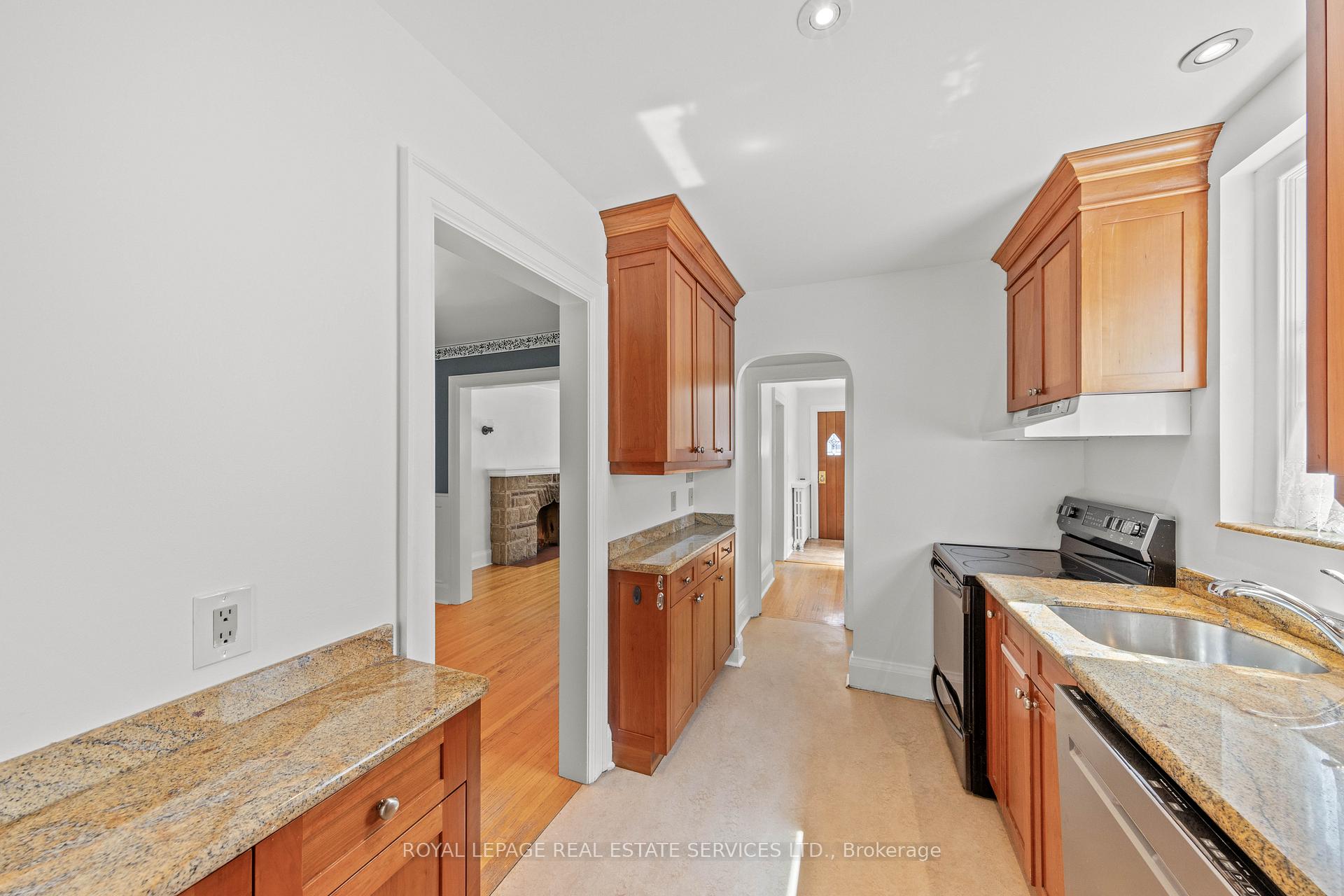 Photo 20 of 9 Duplex Crescent, Toronto, Yonge-Eglinton — HOMEH