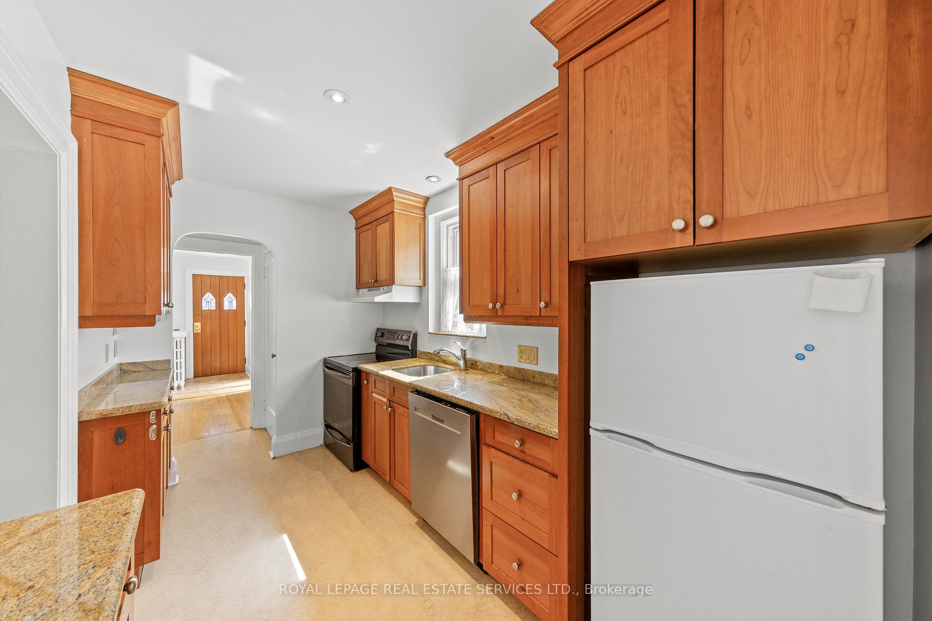Photo 21 of 9 Duplex Crescent, Toronto, Yonge-Eglinton — HOMEH