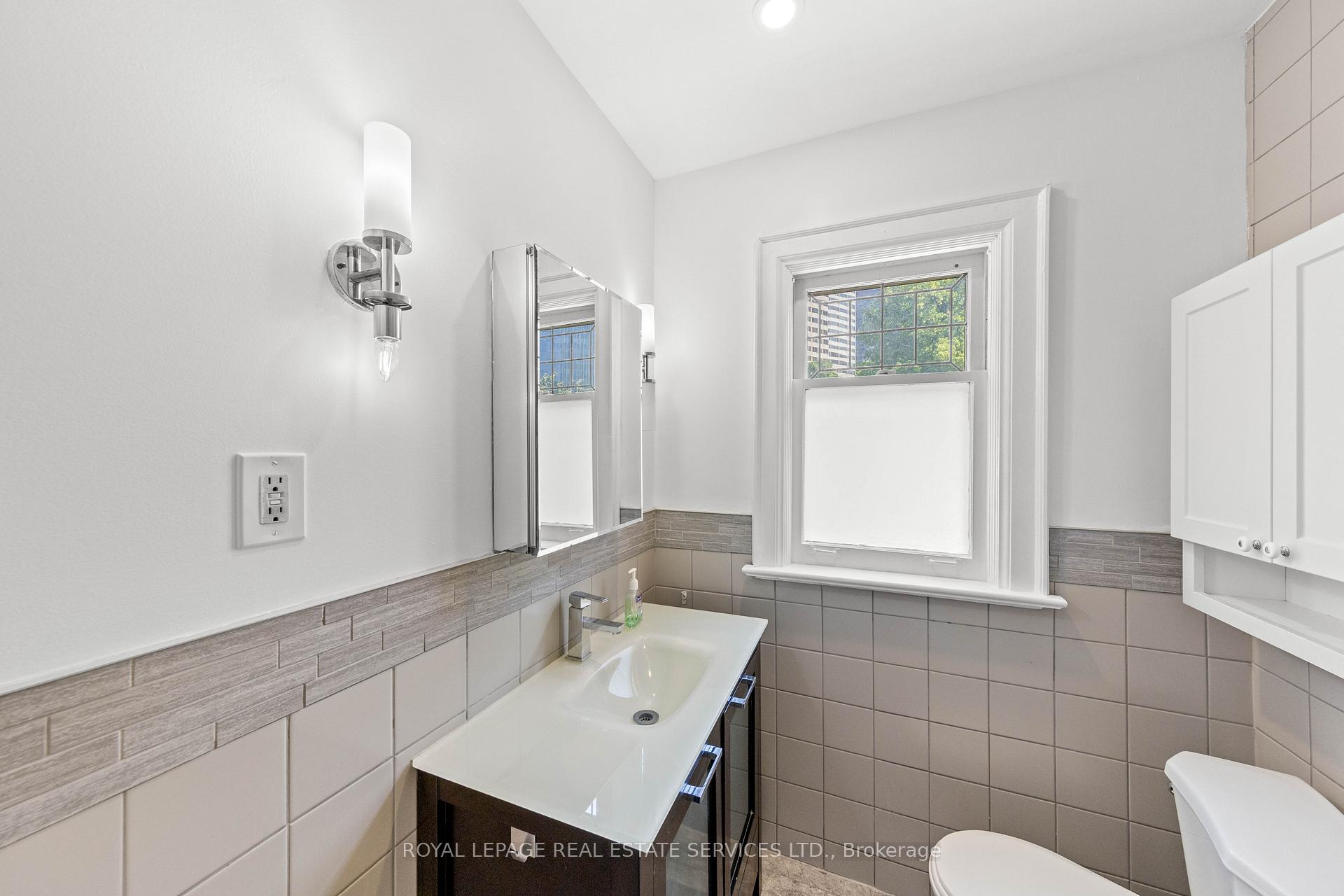 Photo 38 of 9 Duplex Crescent, Toronto, Yonge-Eglinton — HOMEH