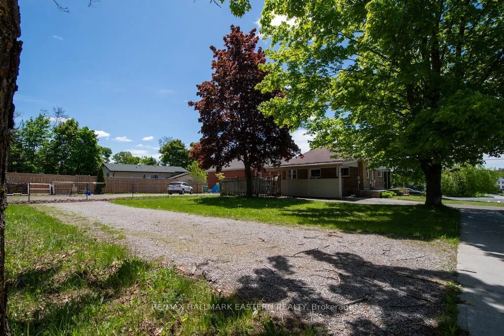Photo 23 of 760 Chemong Road, Peterborough, Northcrest Ward 5 — HOMEH