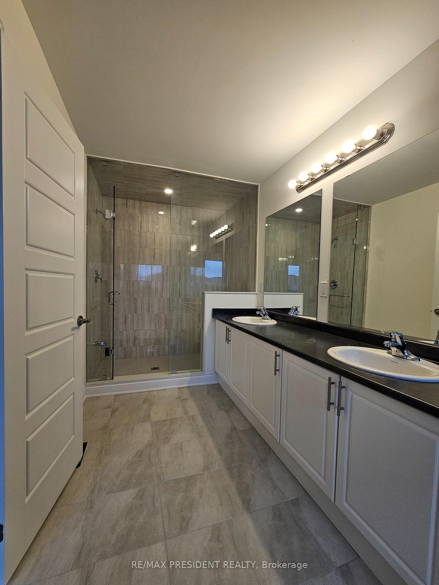 Photo 3 of 25 Sapphire Way, Thorold, Rolling Meadows — HOMEH