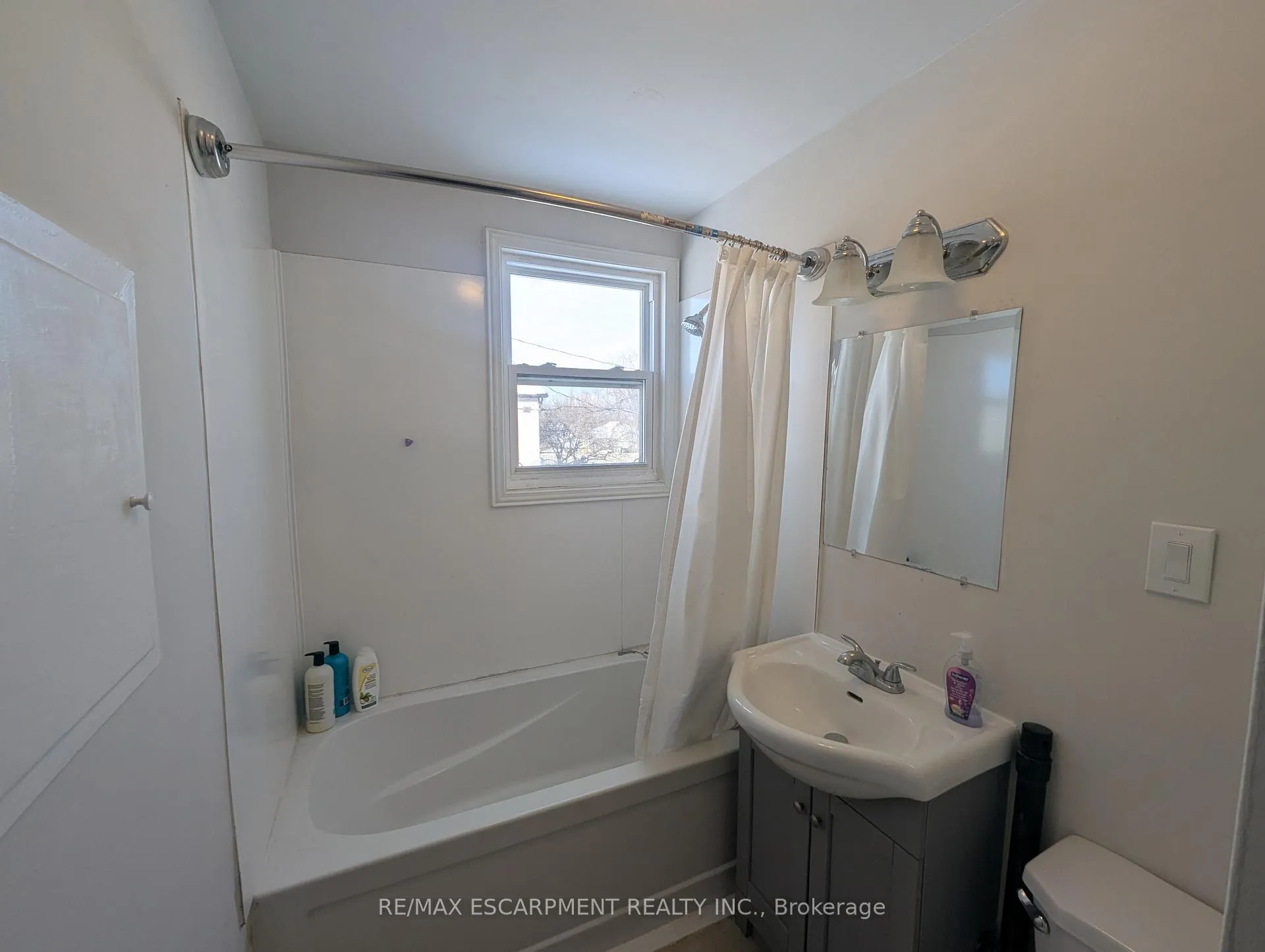 Photo 7 of Unit 2, 63 Pelham Road, St. Catharines, Western Hill — HOMEH