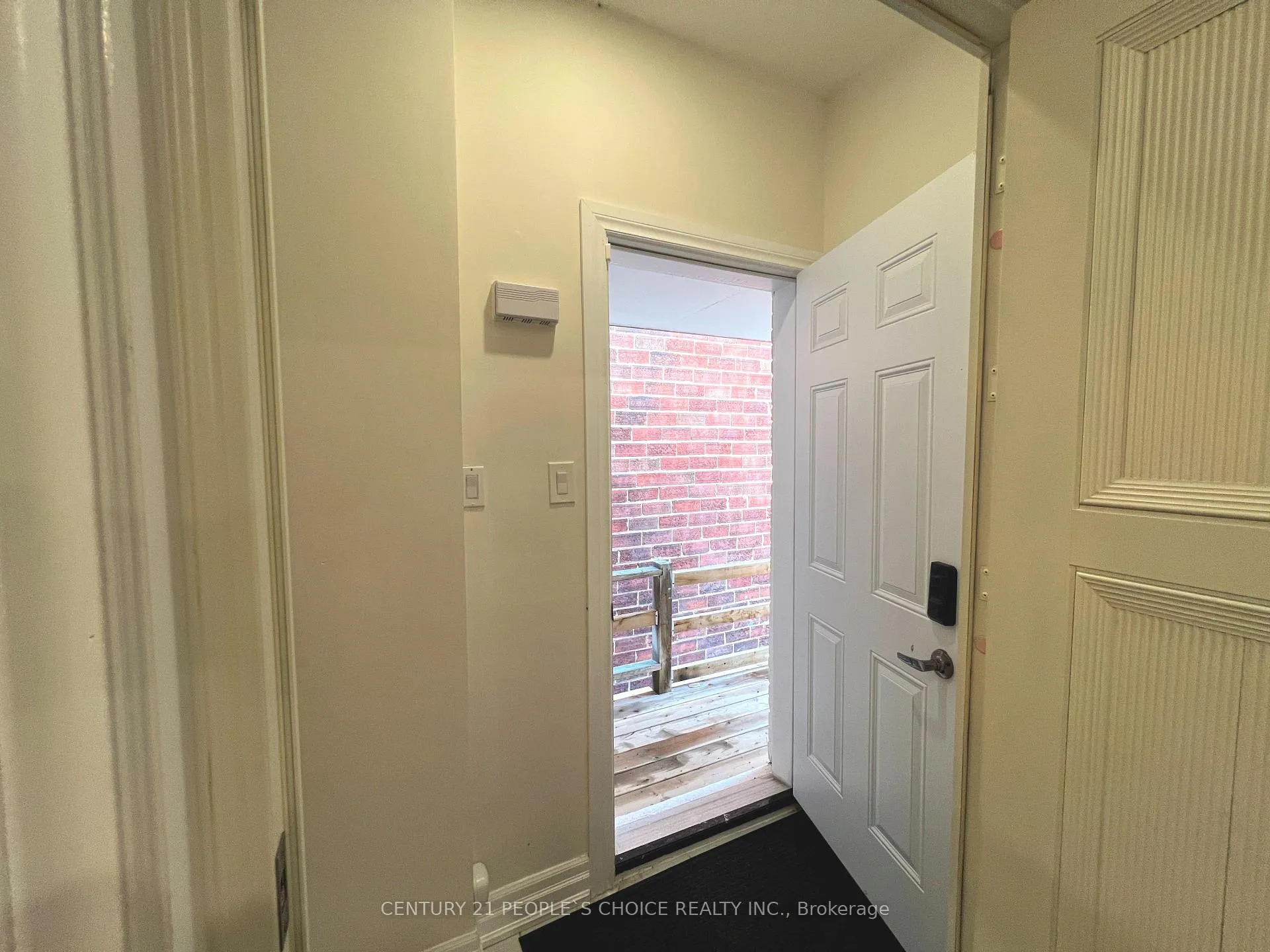 Photo 15 of 4927 Victoria Avenue, Niagara Falls, Cherrywood — HOMEH