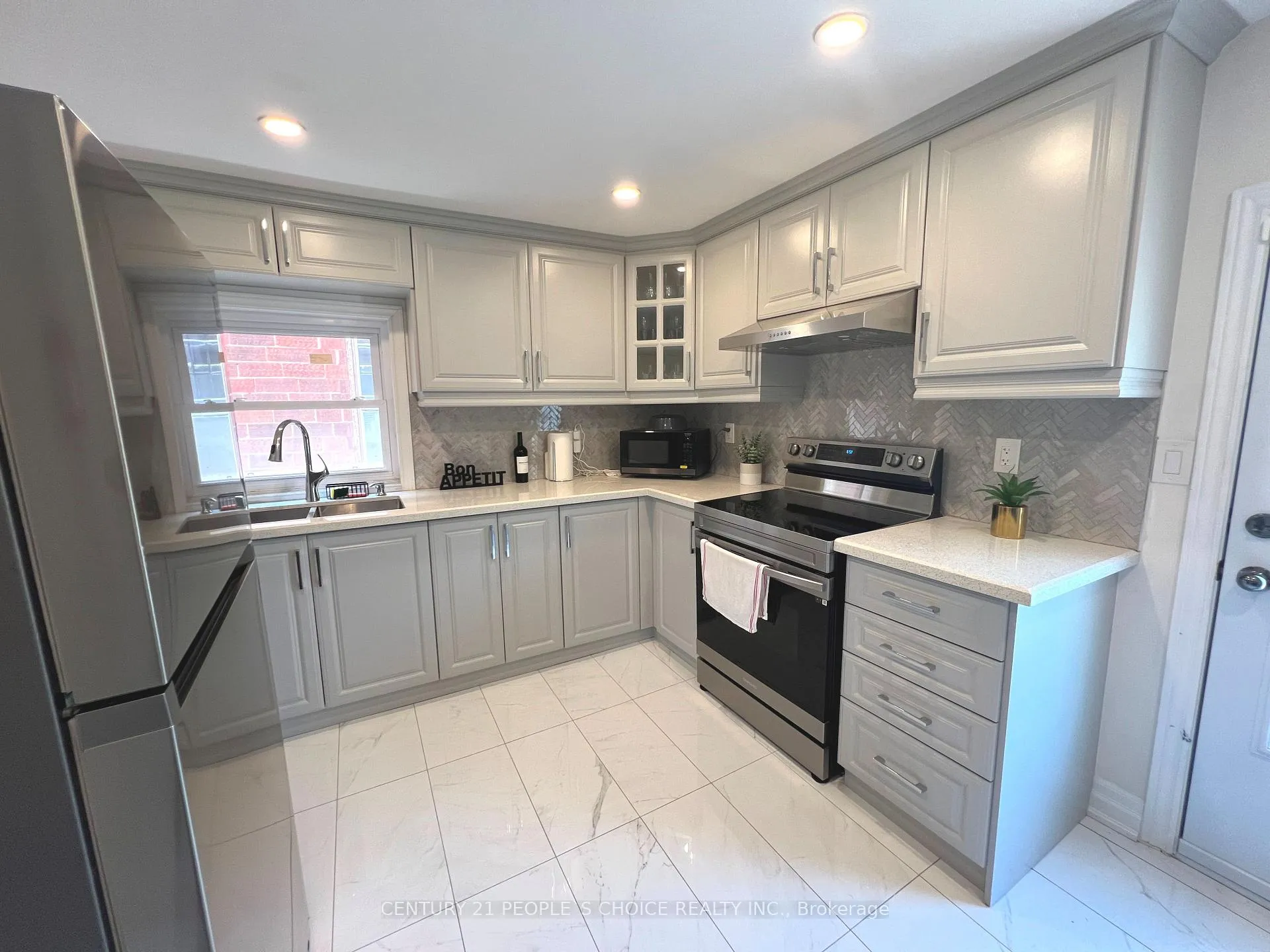 Photo 24 of 4927 Victoria Avenue, Niagara Falls, Cherrywood — HOMEH