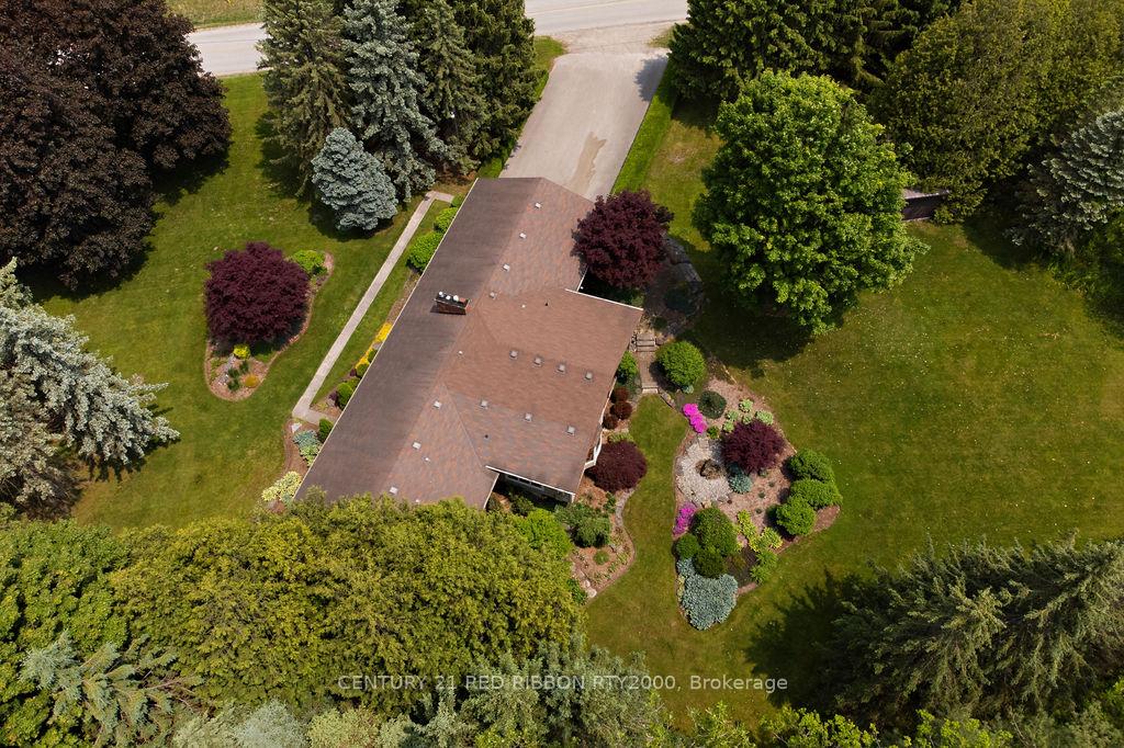Photo 3 of 24387 Saxton Road, Strathroy-Caradoc, Rural Strathroy-Caradoc — HOMEH