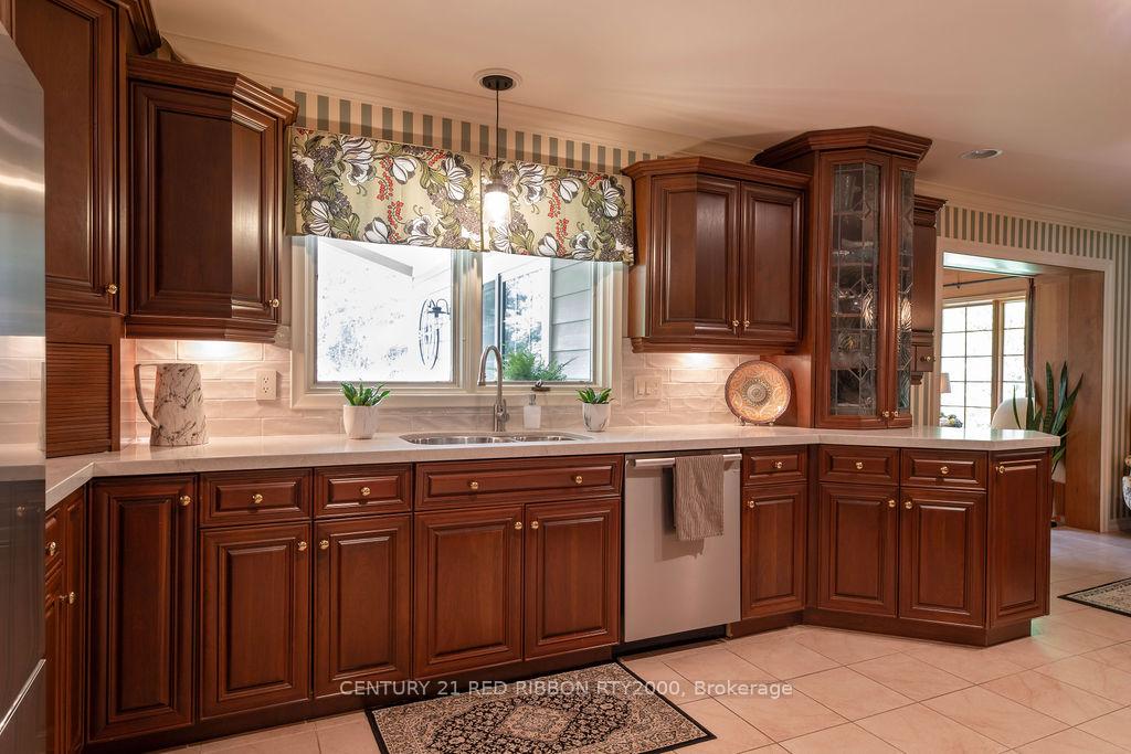 Photo 5 of 24387 Saxton Road, Strathroy-Caradoc, Rural Strathroy-Caradoc — HOMEH