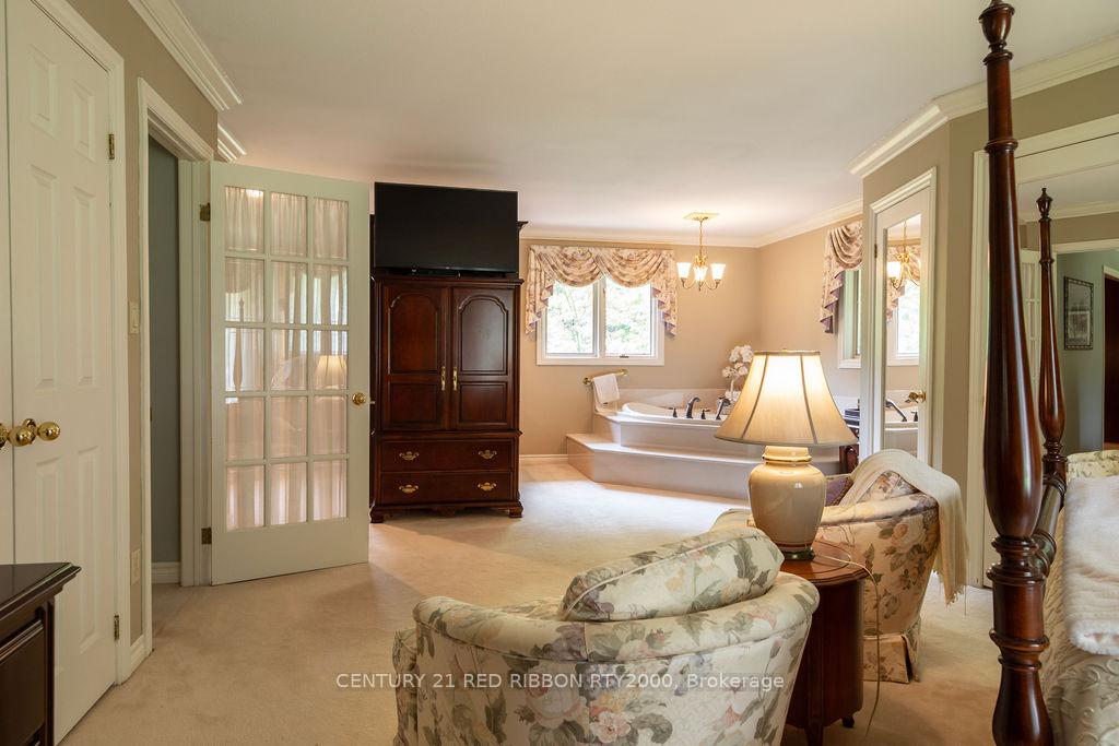 Photo 15 of 24387 Saxton Road, Strathroy-Caradoc, Rural Strathroy-Caradoc — HOMEH
