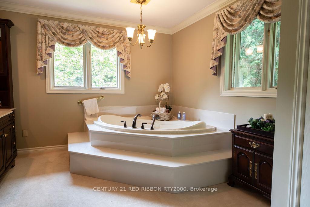 Photo 16 of 24387 Saxton Road, Strathroy-Caradoc, Rural Strathroy-Caradoc — HOMEH