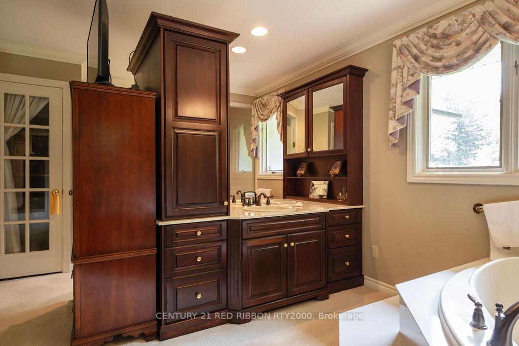 Photo 17 of 24387 Saxton Road, Strathroy-Caradoc, Rural Strathroy-Caradoc — HOMEH