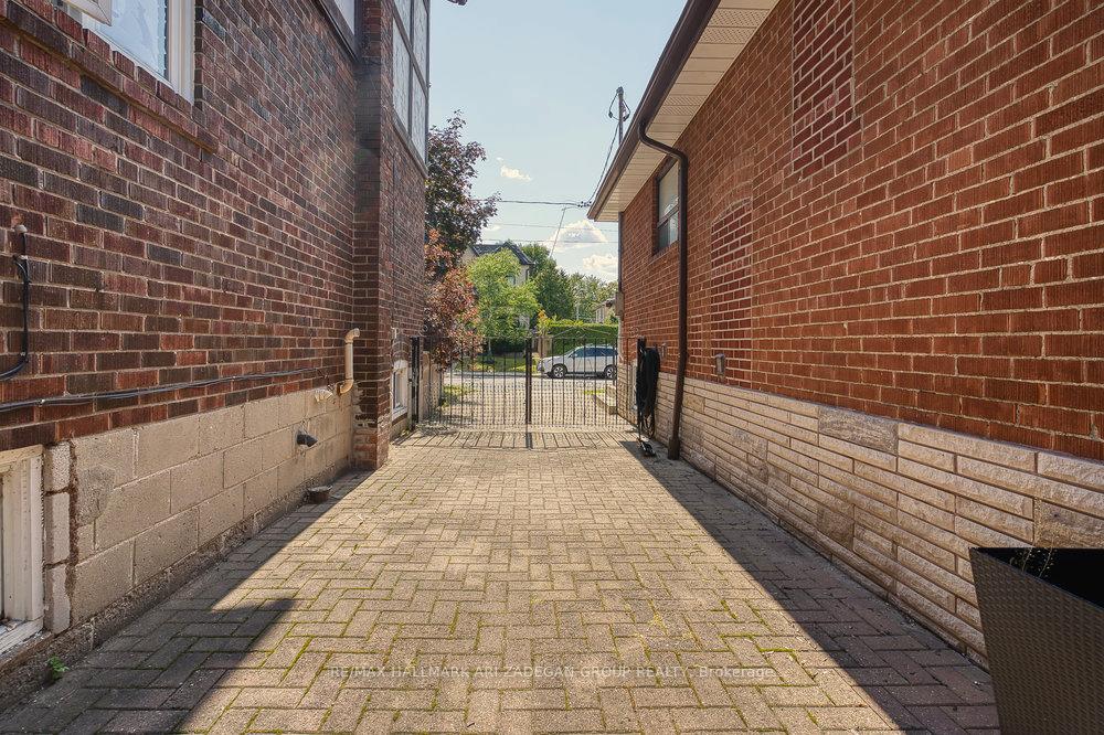 Photo 49 of 185 Durant Avenue, Toronto, East York — HOMEH