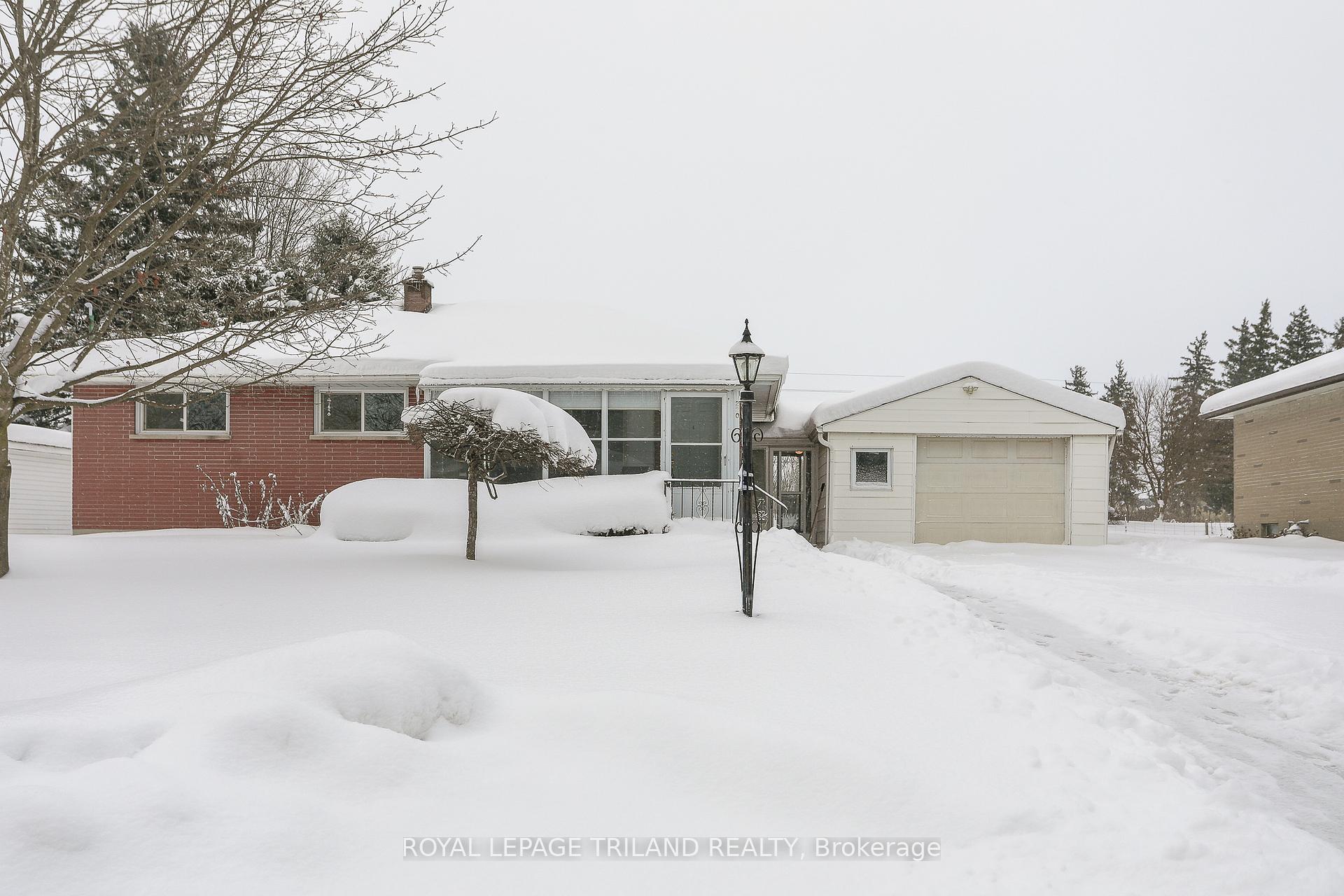 Front of 220 Ross Avenue