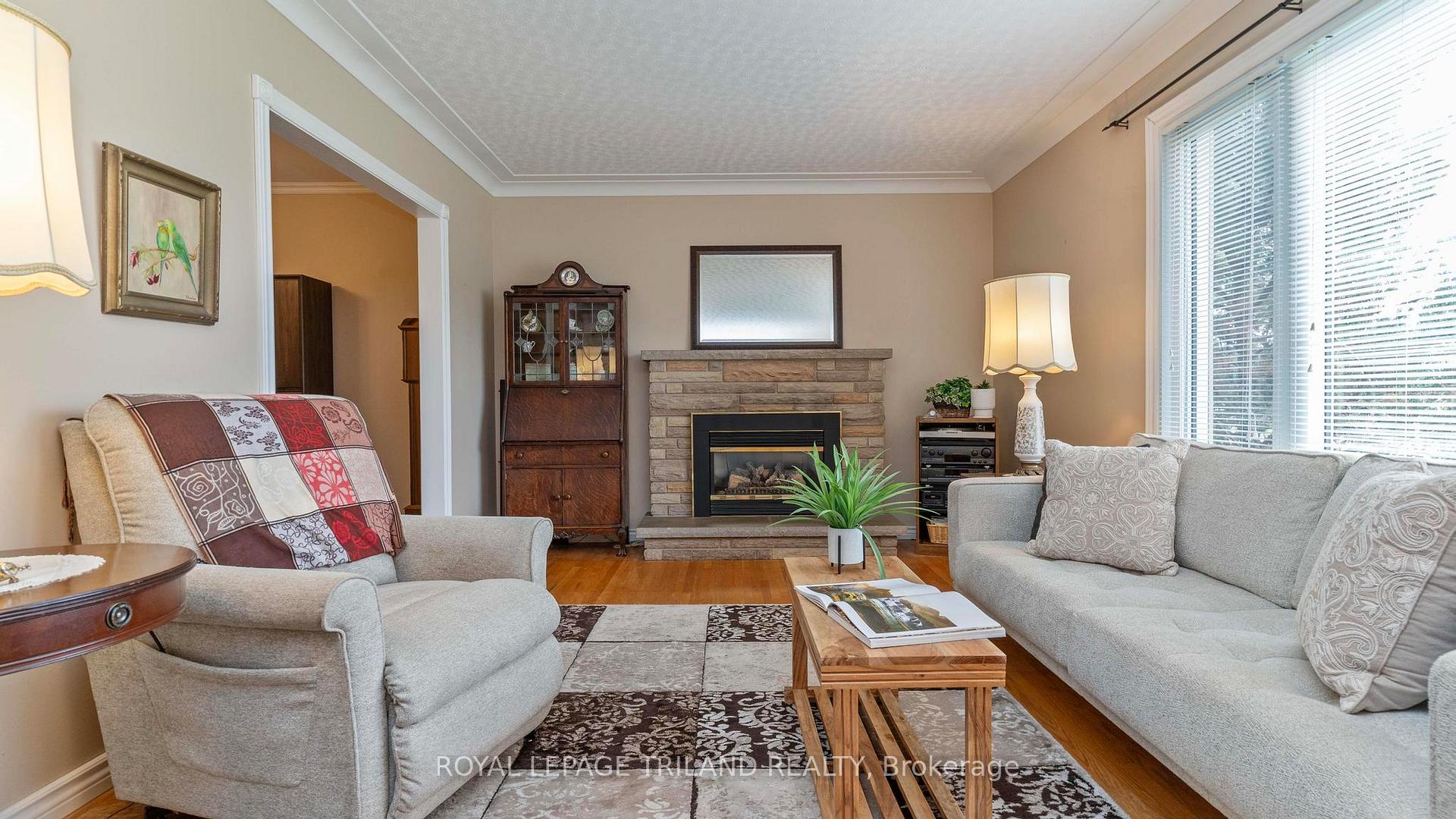 Photo 11 of 81 Queen Street, Thames Centre, Dorchester — HOMEH