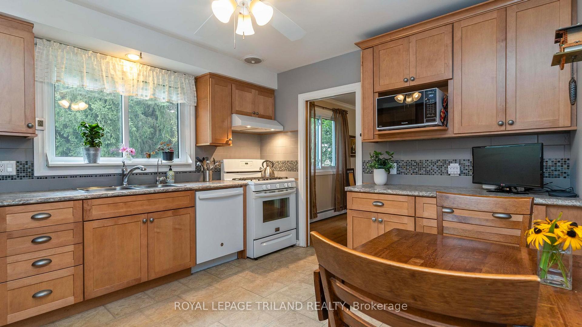 Photo 17 of 81 Queen Street, Thames Centre, Dorchester — HOMEH