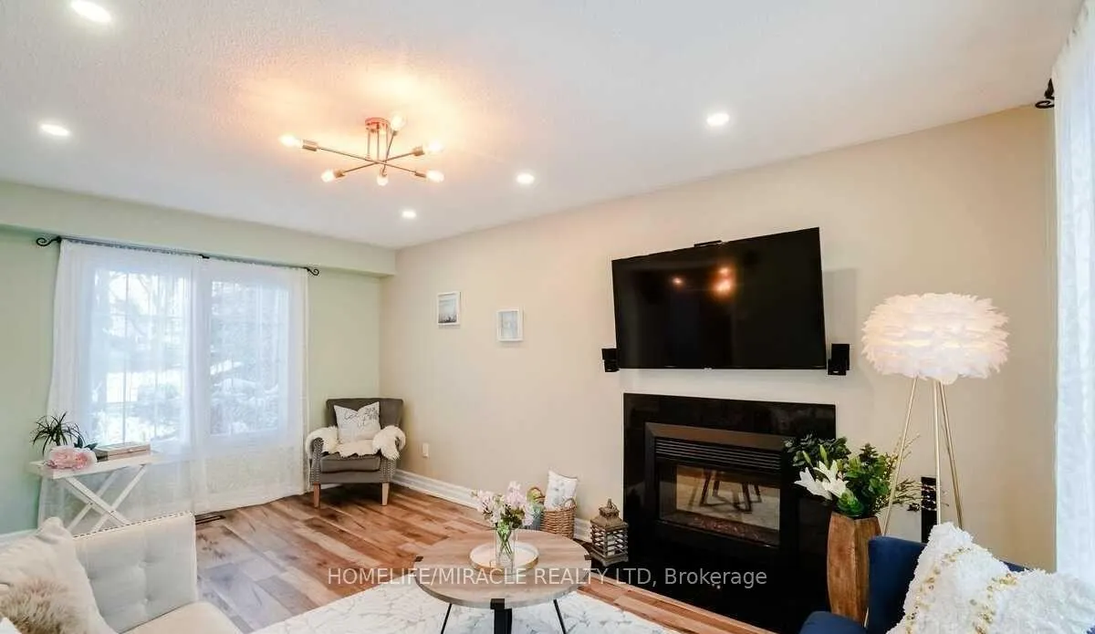 Photo 5 of 2 Cantrill Court, Brampton, Heart Lake West — HOMEH