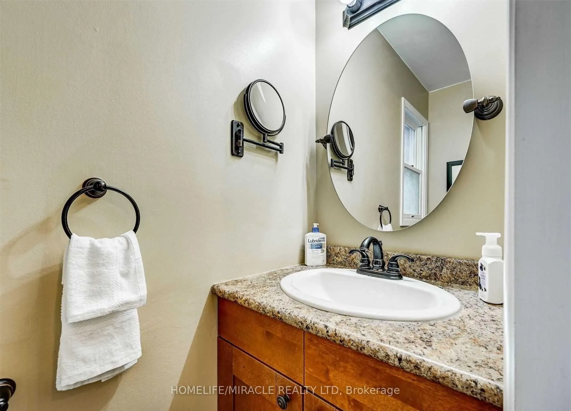 Photo 7 of 2 Cantrill Court, Brampton, Heart Lake West — HOMEH