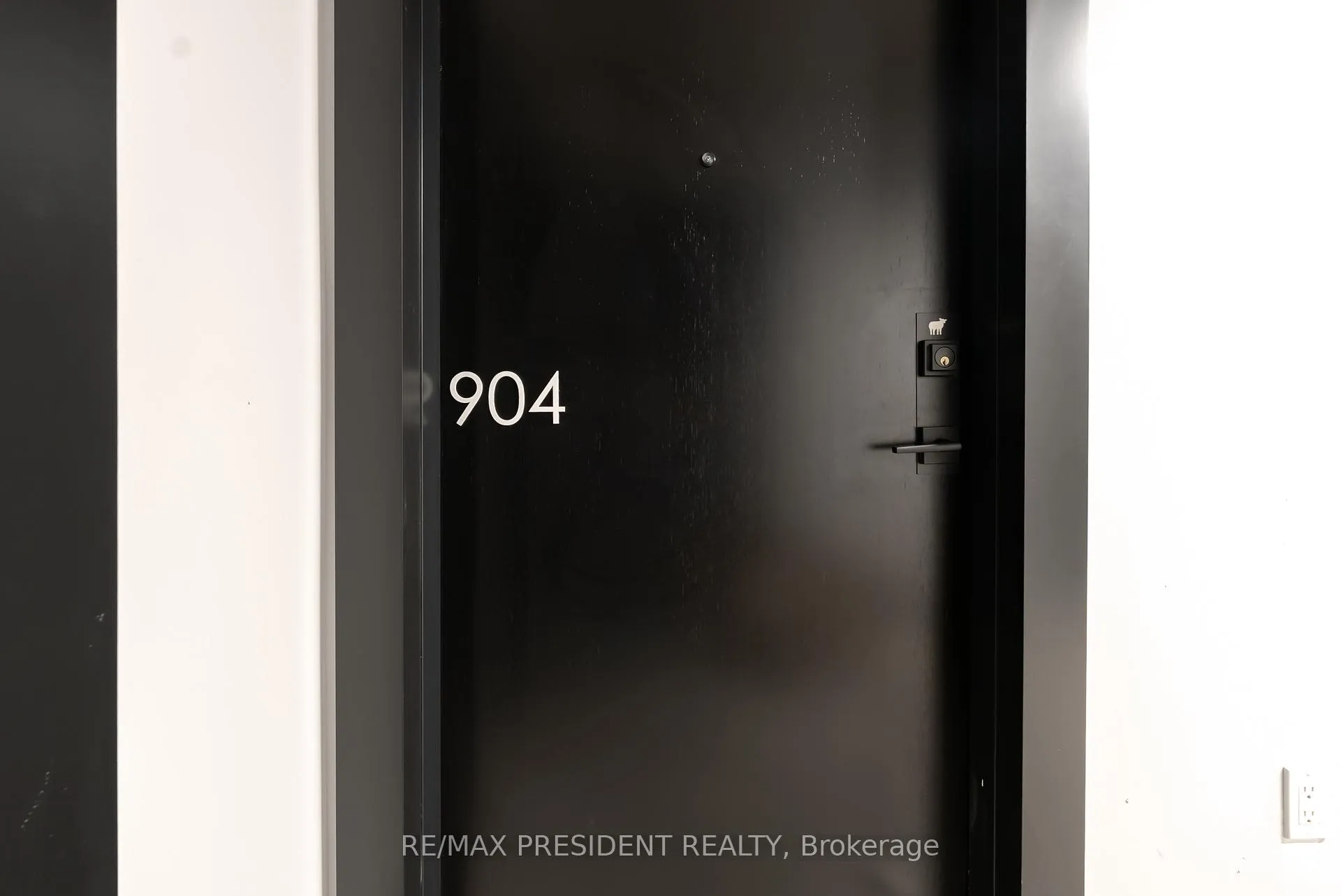 Photo 3 of Unit 904, 284 King Street E, Toronto, Moss Park — HOMEH