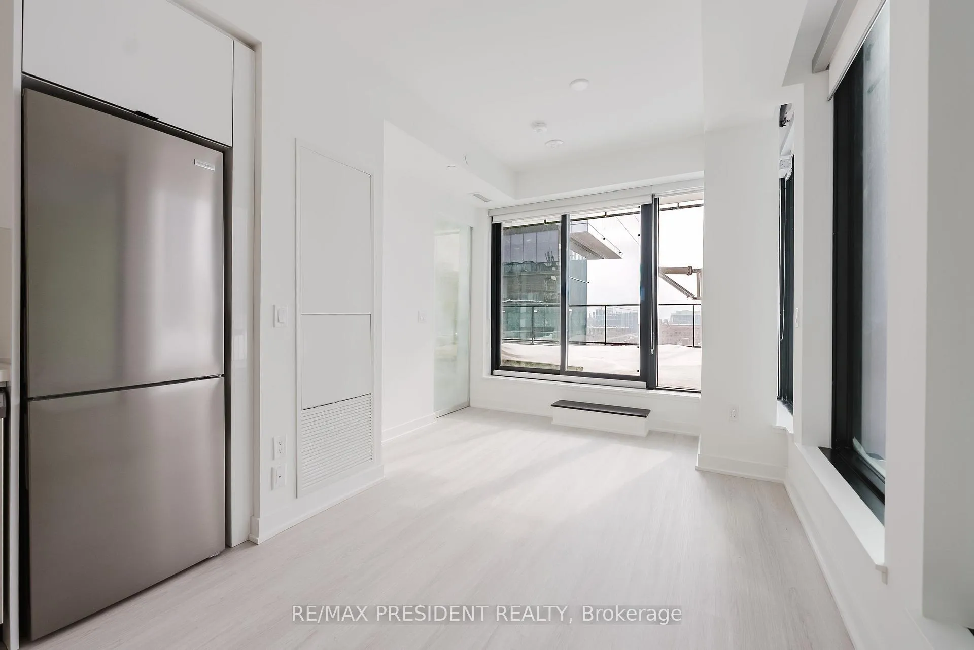 Photo 5 of Unit 904, 284 King Street E, Toronto, Moss Park — HOMEH