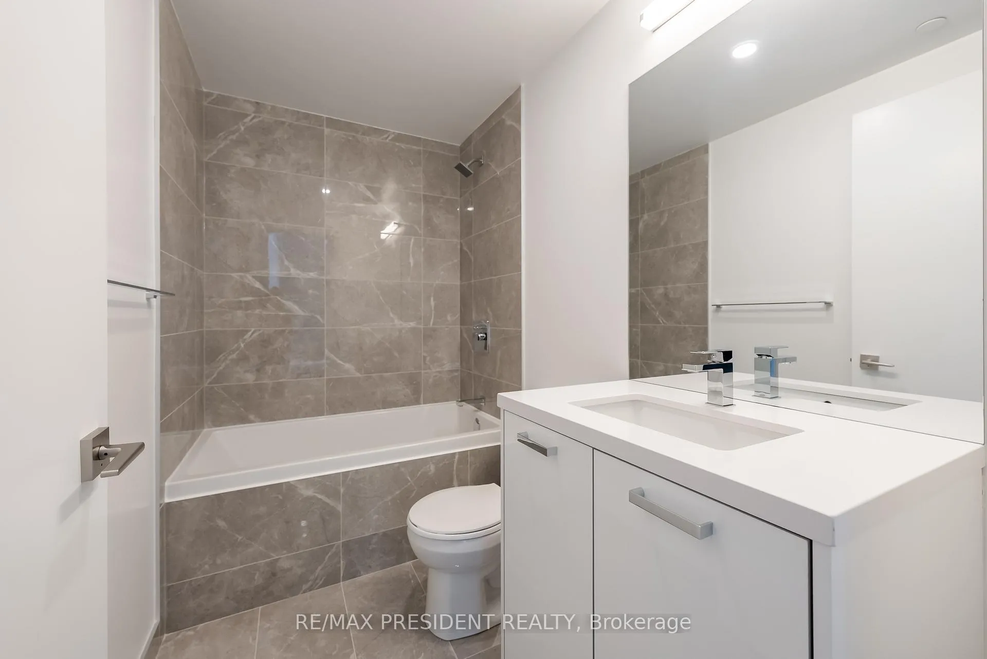 Photo 14 of Unit 904, 284 King Street E, Toronto, Moss Park — HOMEH