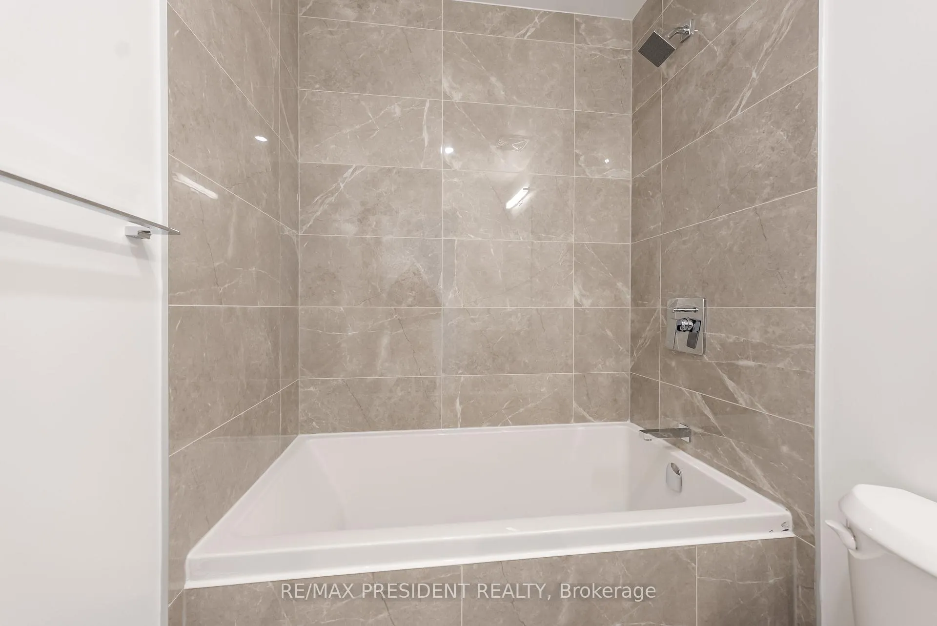 Photo 20 of Unit 904, 284 King Street E, Toronto, Moss Park — HOMEH