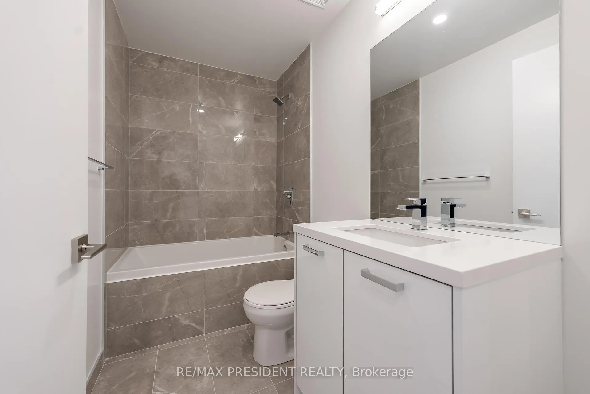 Photo 21 of Unit 904, 284 King Street E, Toronto, Moss Park — HOMEH