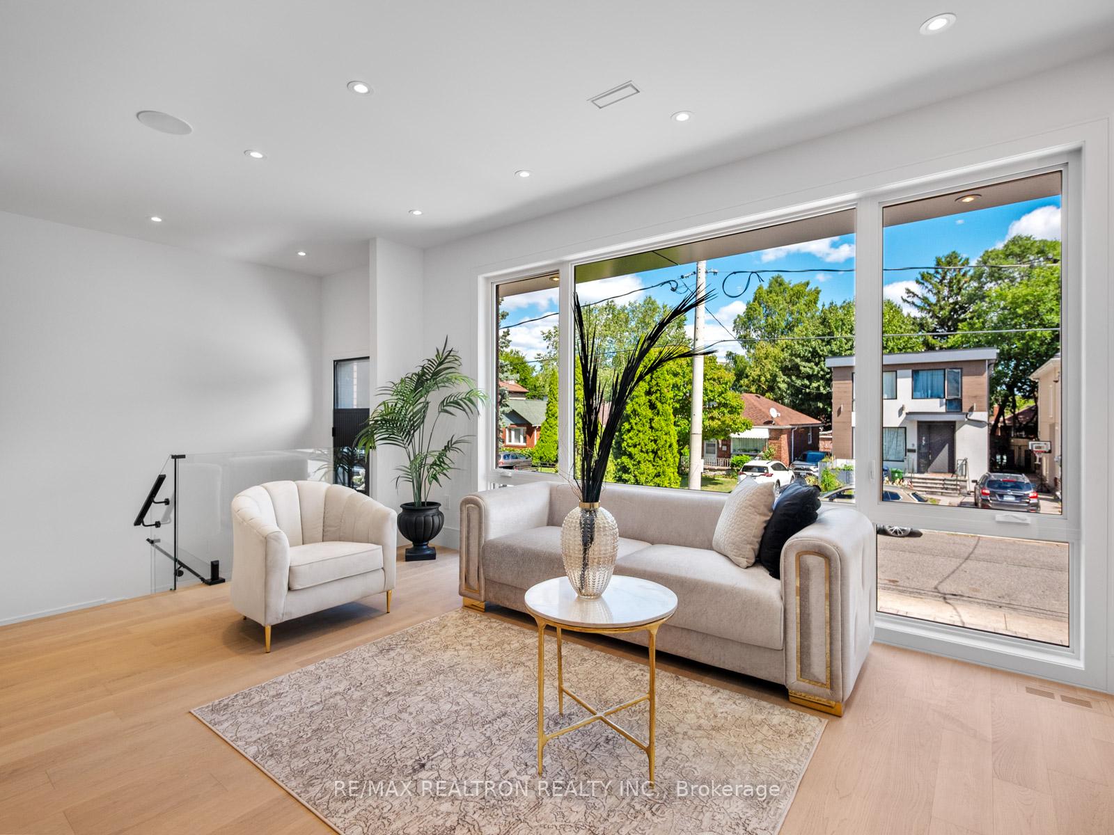 Photo 6 of 60 St Hubert Avenue, Toronto, East York — HOMEH