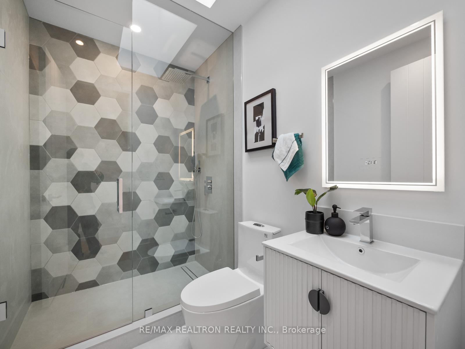 Photo 39 of 60 St Hubert Avenue, Toronto, East York — HOMEH