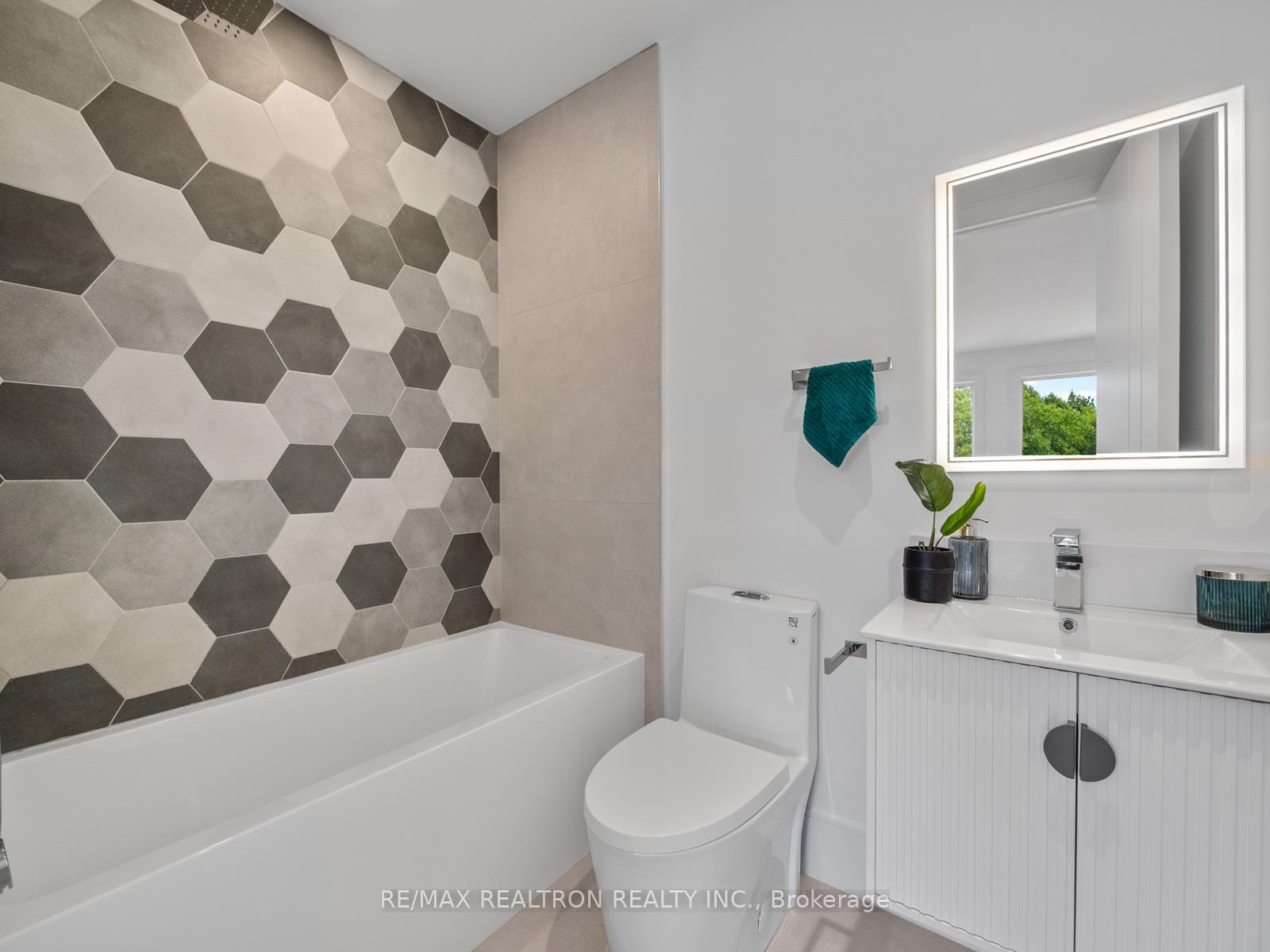 Photo 42 of 60 St Hubert Avenue, Toronto, East York — HOMEH