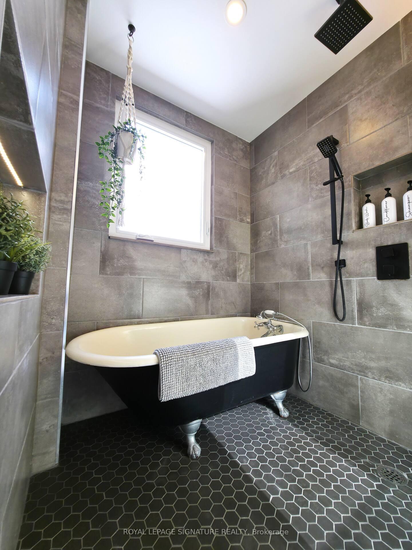 Photo 12 of Unit Unit 3, 562 Parliament Street, Toronto, Cabbagetown-South St. James Town — HOMEH