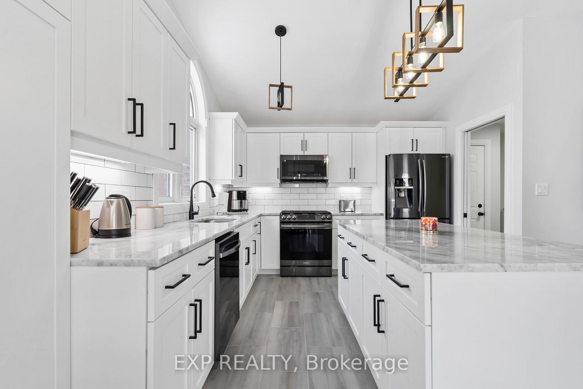 Photo 3 of 15 Amber Drive, Thames Centre, Rural Thames Centre — HOMEH