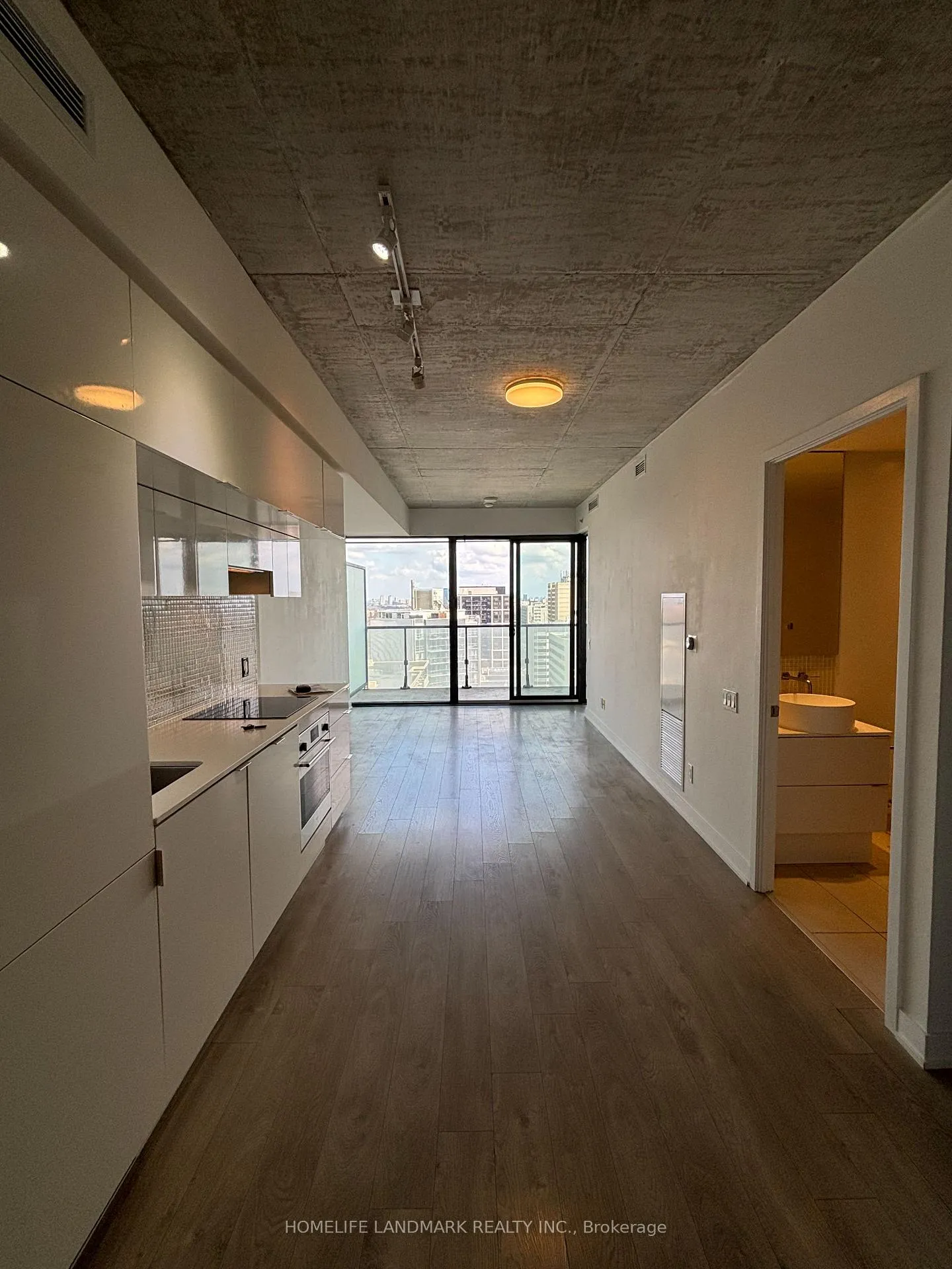 Front of Unit 1209, 185 Roehampton Avenue