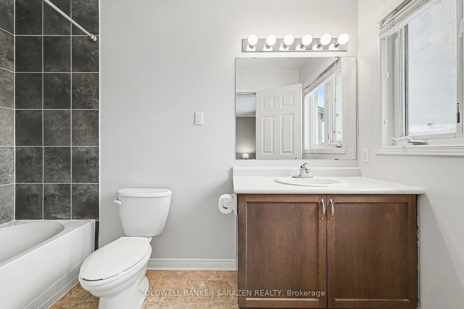 Photo 10 of 157 Lokoya Street, Ottawa, Kanata - Emerald Meadows/Trailwest — HOMEH