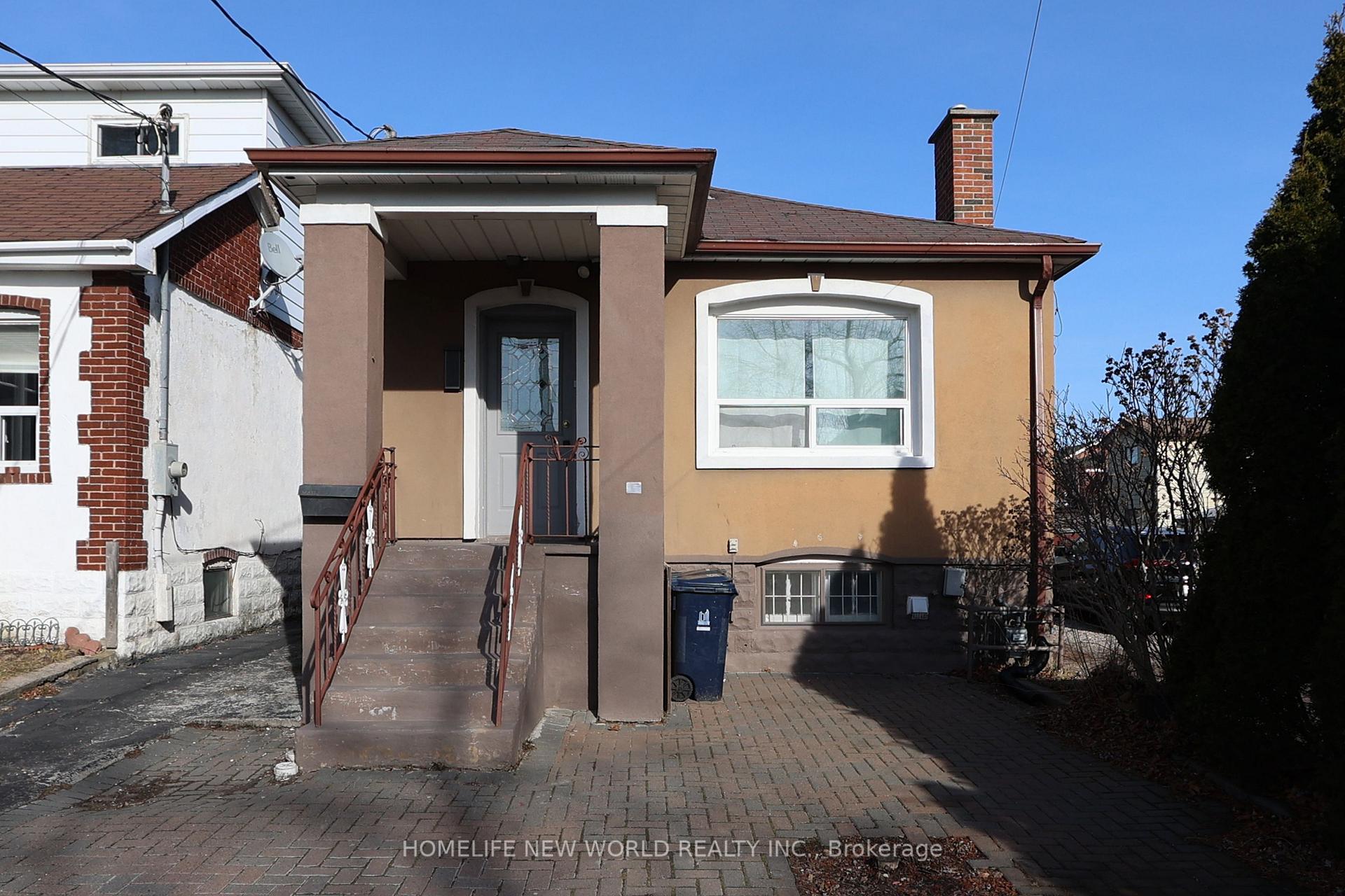 Front of Unit Main Floor, 609 Glenholme Avenue