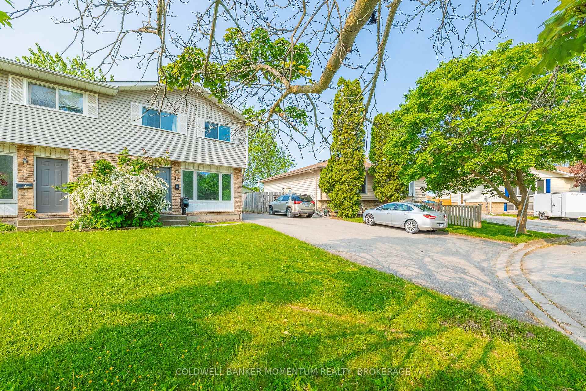 Photo 2 of 18 Tara Crescent, Thorold, Confederation Heights — HOMEH