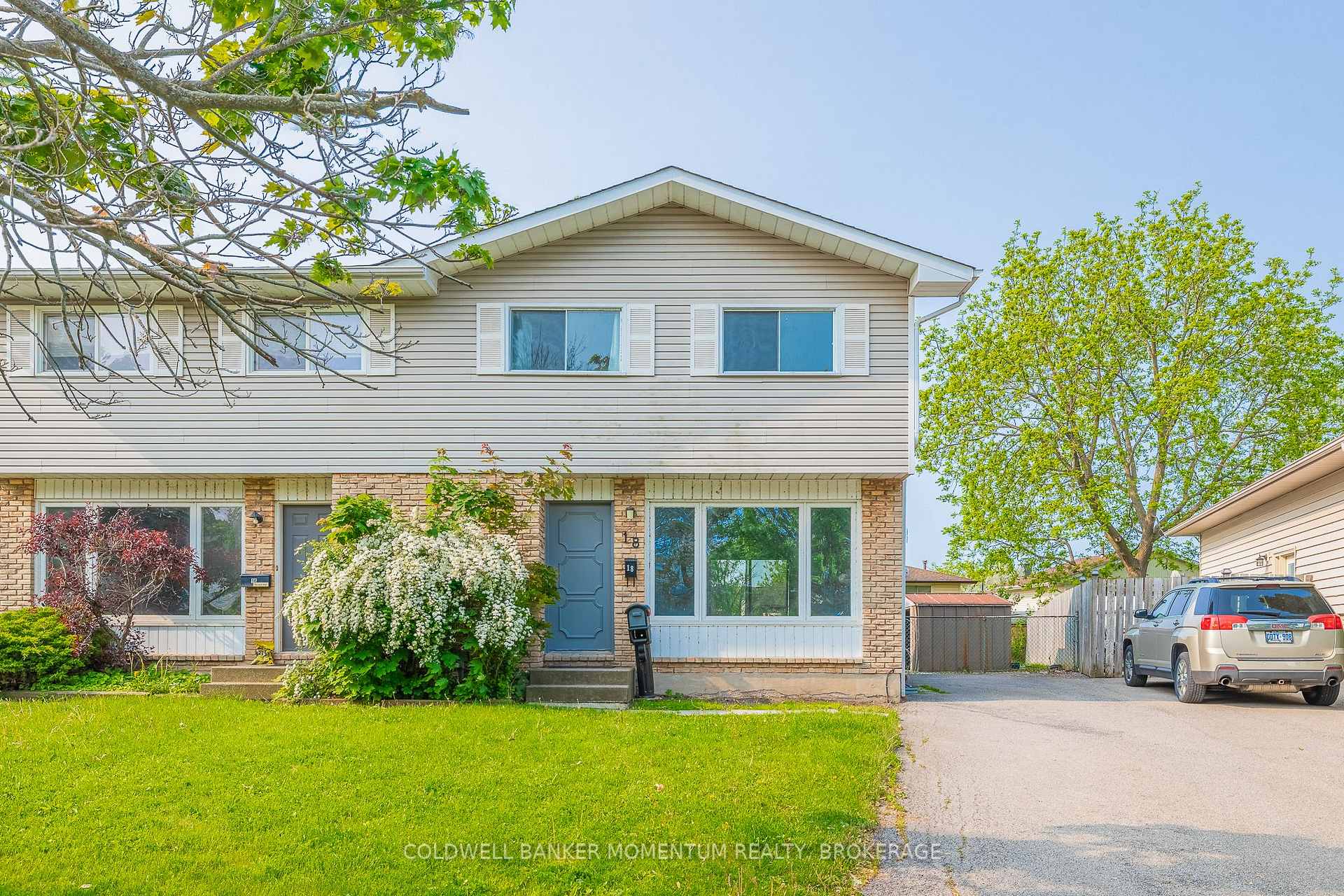 Photo 3 of 18 Tara Crescent, Thorold, Confederation Heights — HOMEH