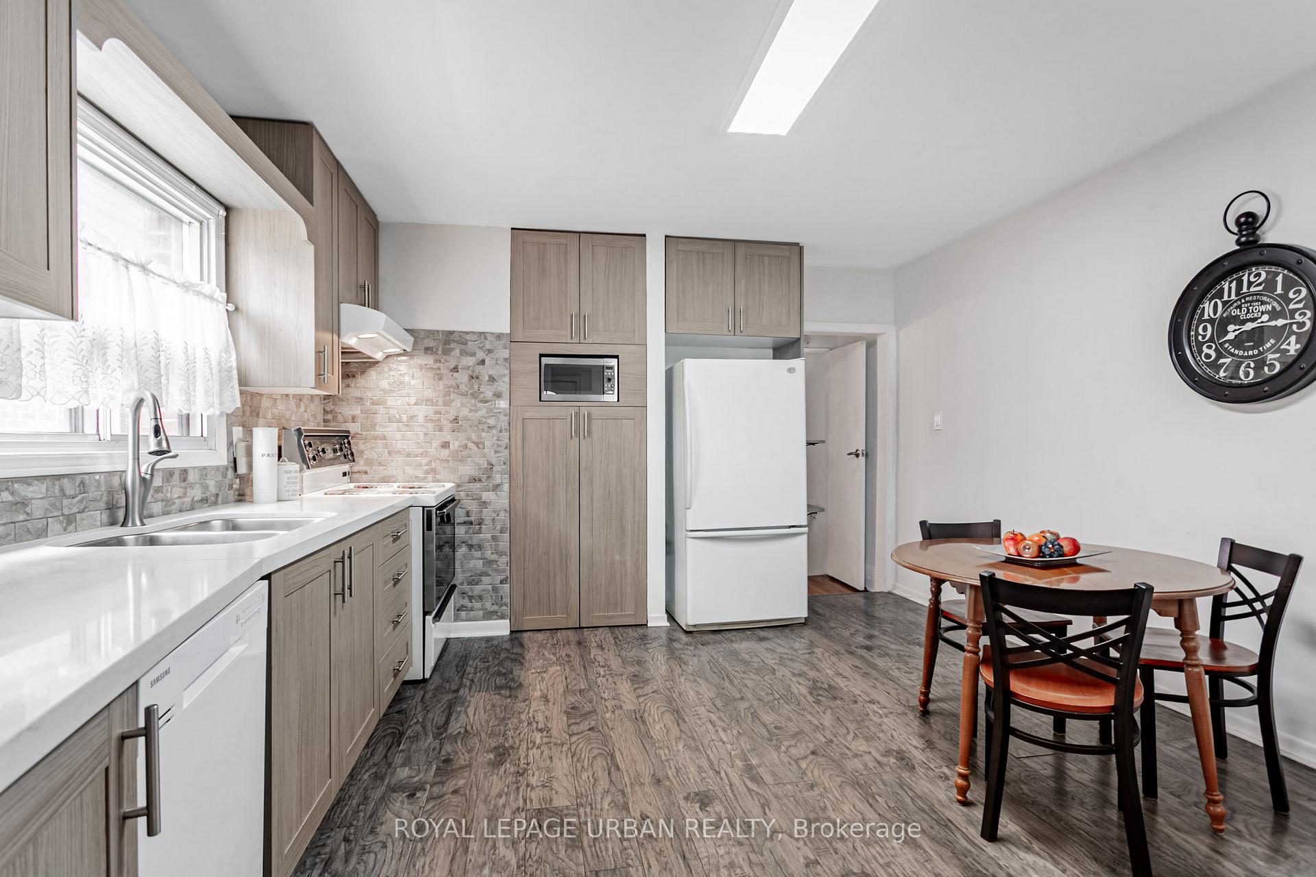 Photo 12 of 144 Aldwych Avenue, Toronto, Danforth Village-East York — HOMEH