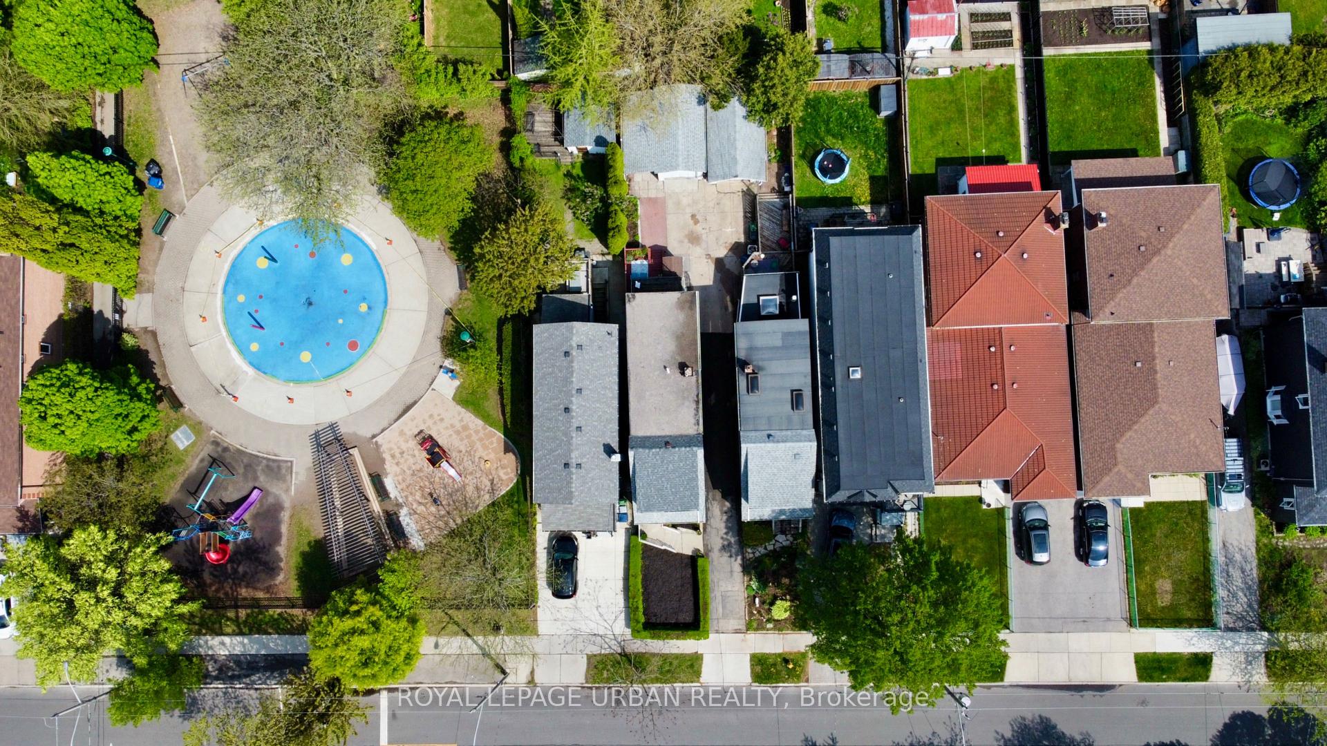 Photo 34 of 144 Aldwych Avenue, Toronto, Danforth Village-East York — HOMEH