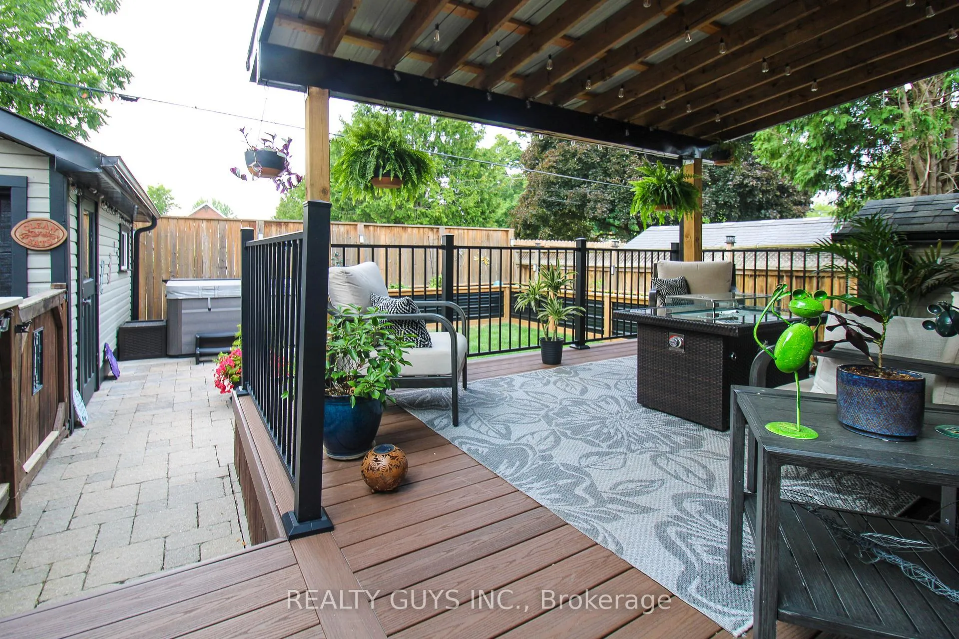 Photo 2 of 554 Douglas Avenue, Peterborough, Town Ward 3 — HOMEH