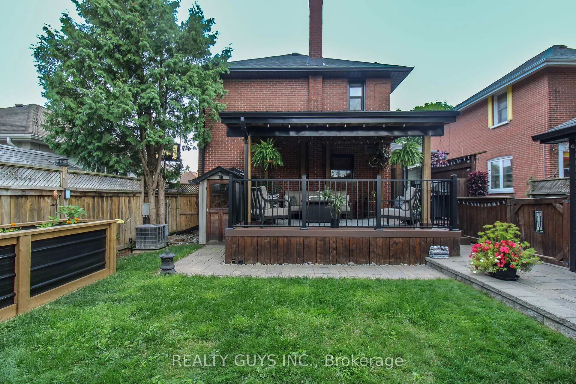 Photo 7 of 554 Douglas Avenue, Peterborough, Town Ward 3 — HOMEH