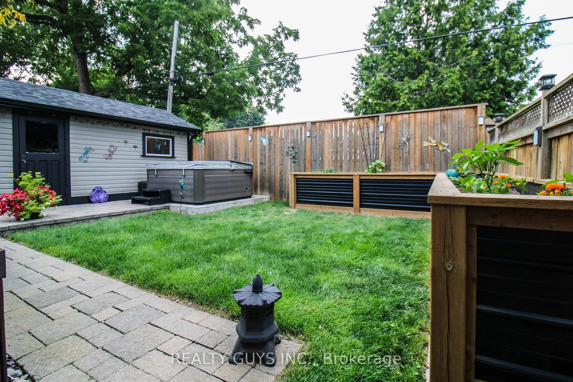 Photo 10 of 554 Douglas Avenue, Peterborough, Town Ward 3 — HOMEH
