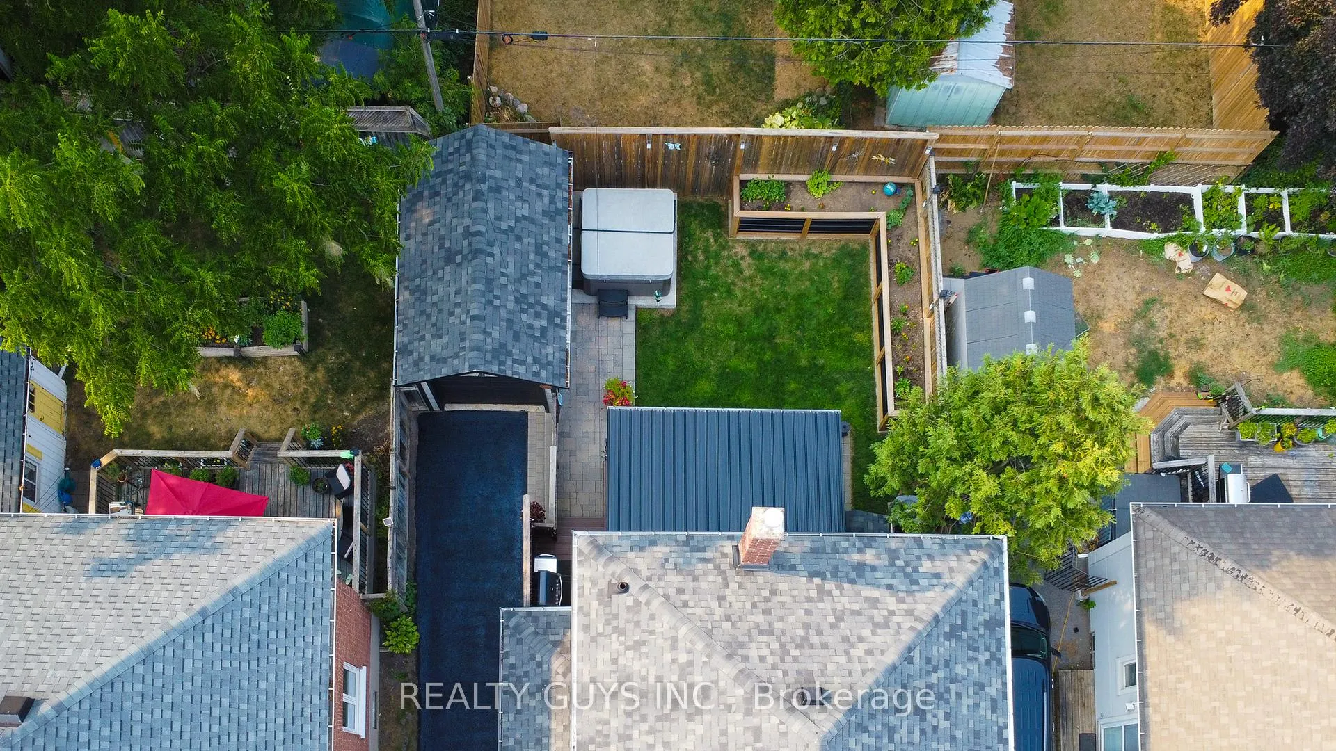 Photo 13 of 554 Douglas Avenue, Peterborough, Town Ward 3 — HOMEH