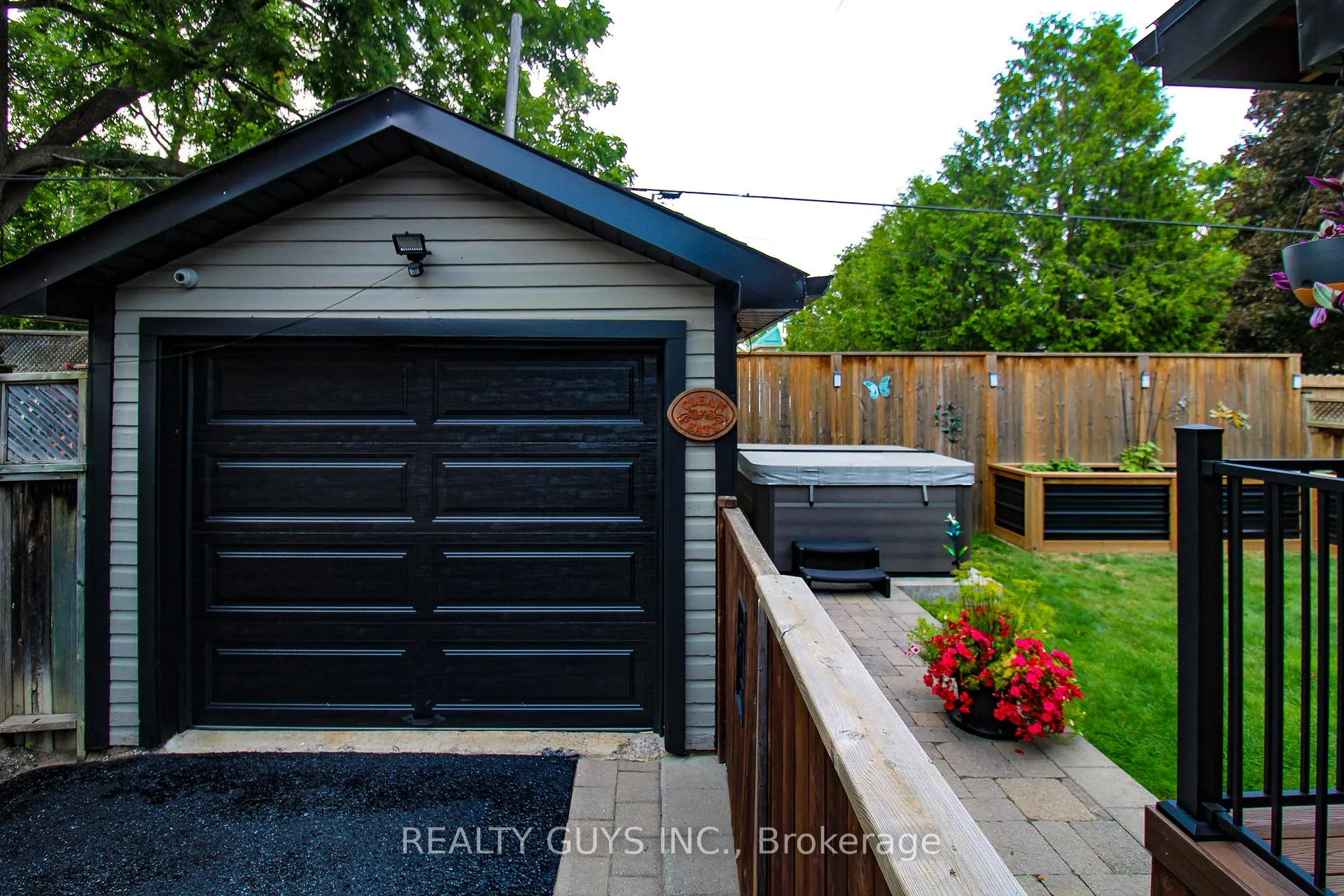 Photo 17 of 554 Douglas Avenue, Peterborough, Town Ward 3 — HOMEH