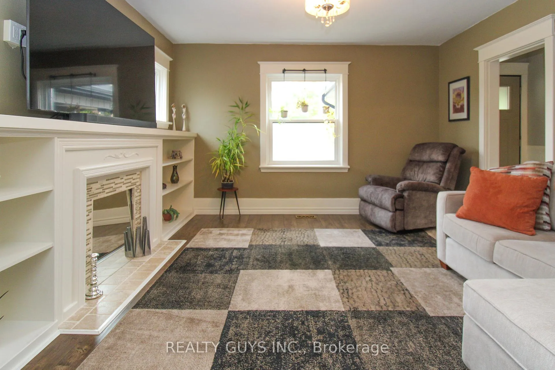 Photo 21 of 554 Douglas Avenue, Peterborough, Town Ward 3 — HOMEH